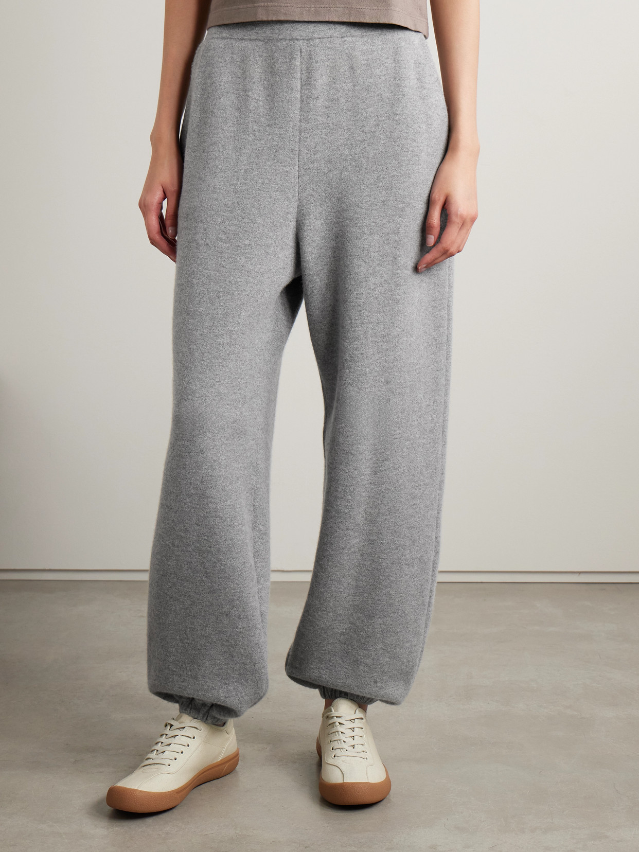 The Row Liyana Cashmere Tapered Track Pants In Gray