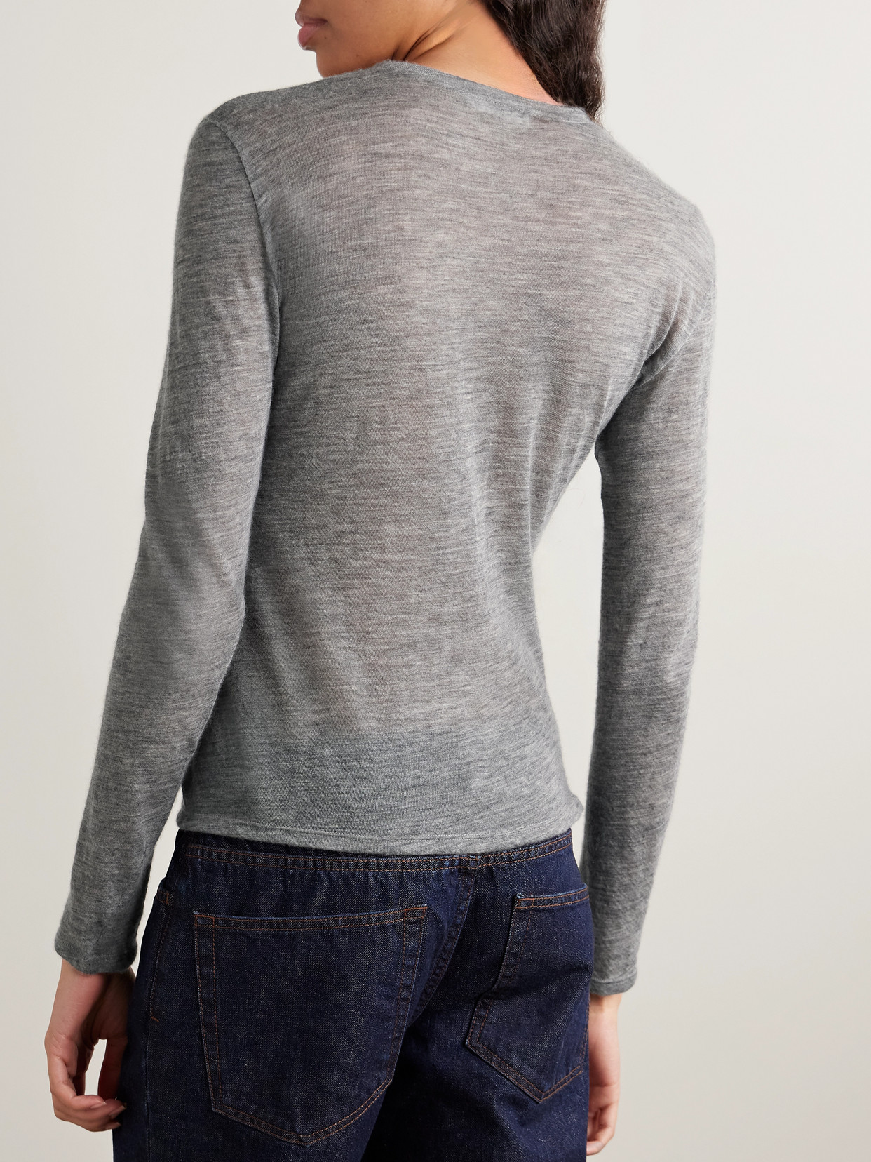 The Row Iverness Cashmere Top In Gray