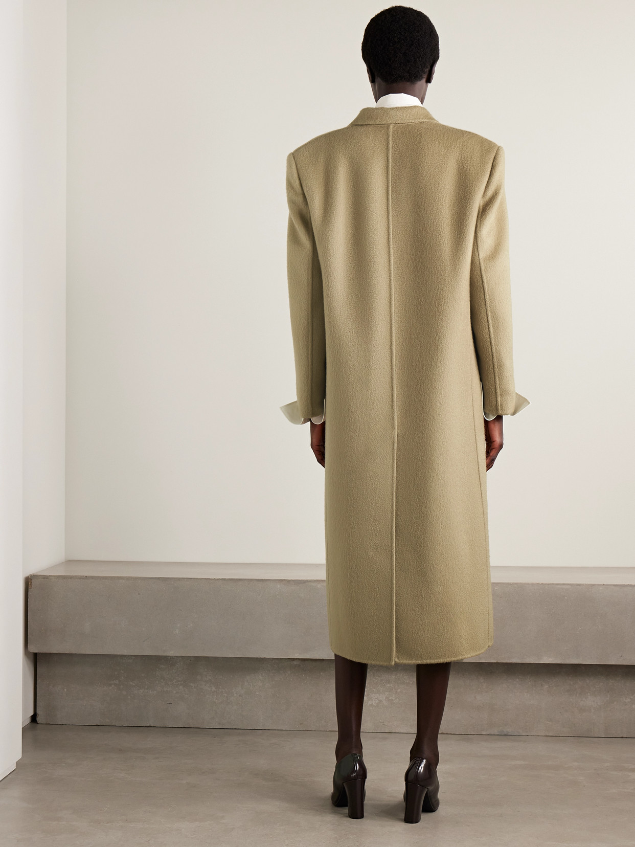 The Row Hariet Oversized Double-breasted Brushed-cashmere Coat In Neutral