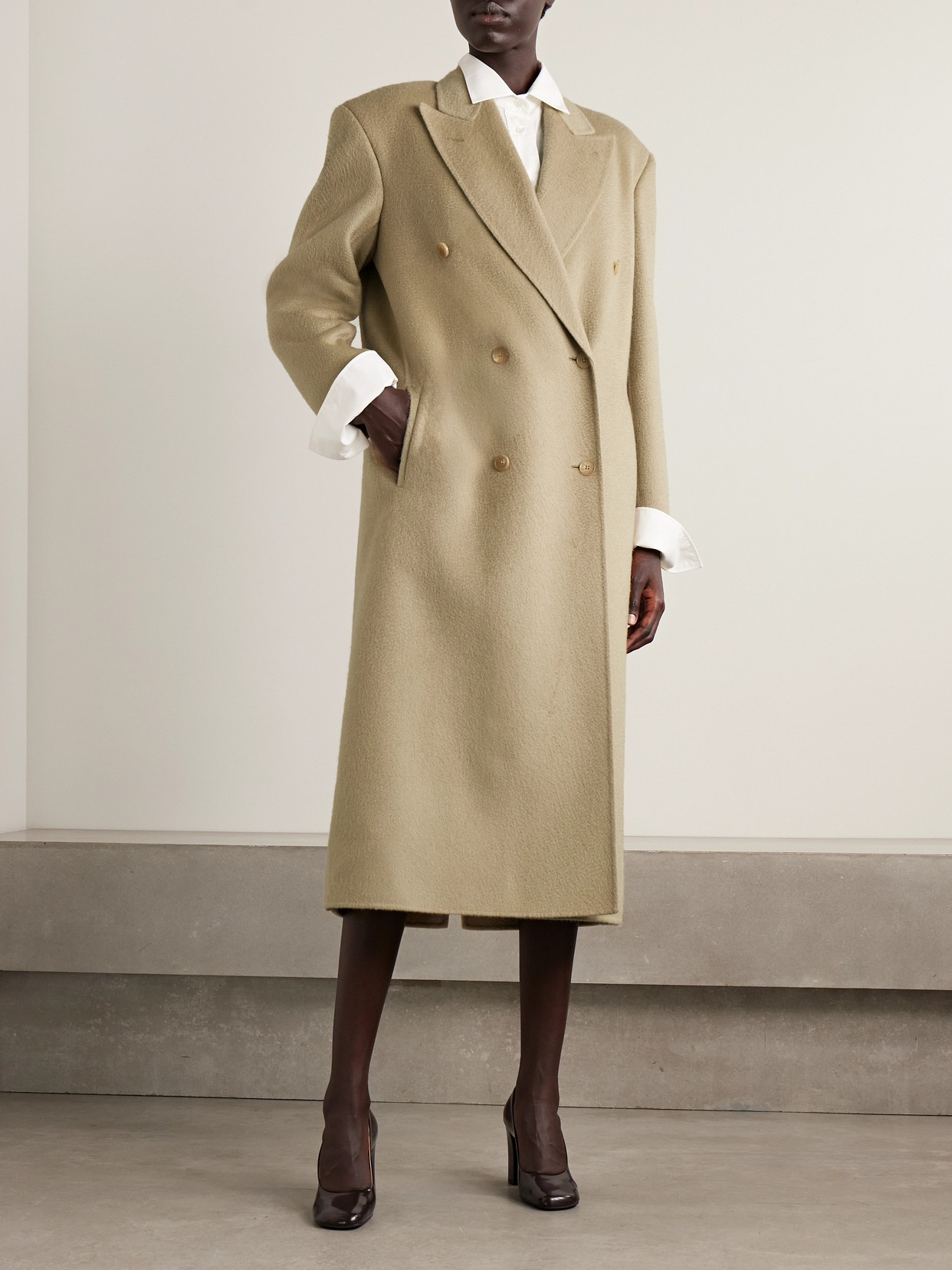 The Row Hariet Oversized Double-breasted Brushed-cashmere Coat In Neutral
