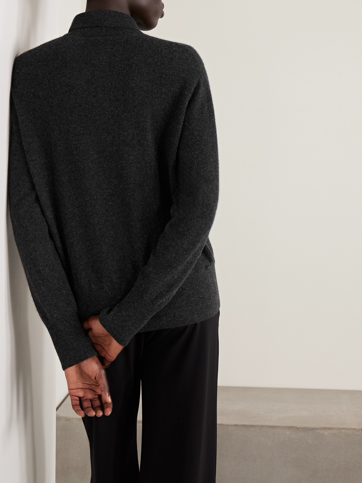 The Row Lillia Cashmere Cardigan In Black