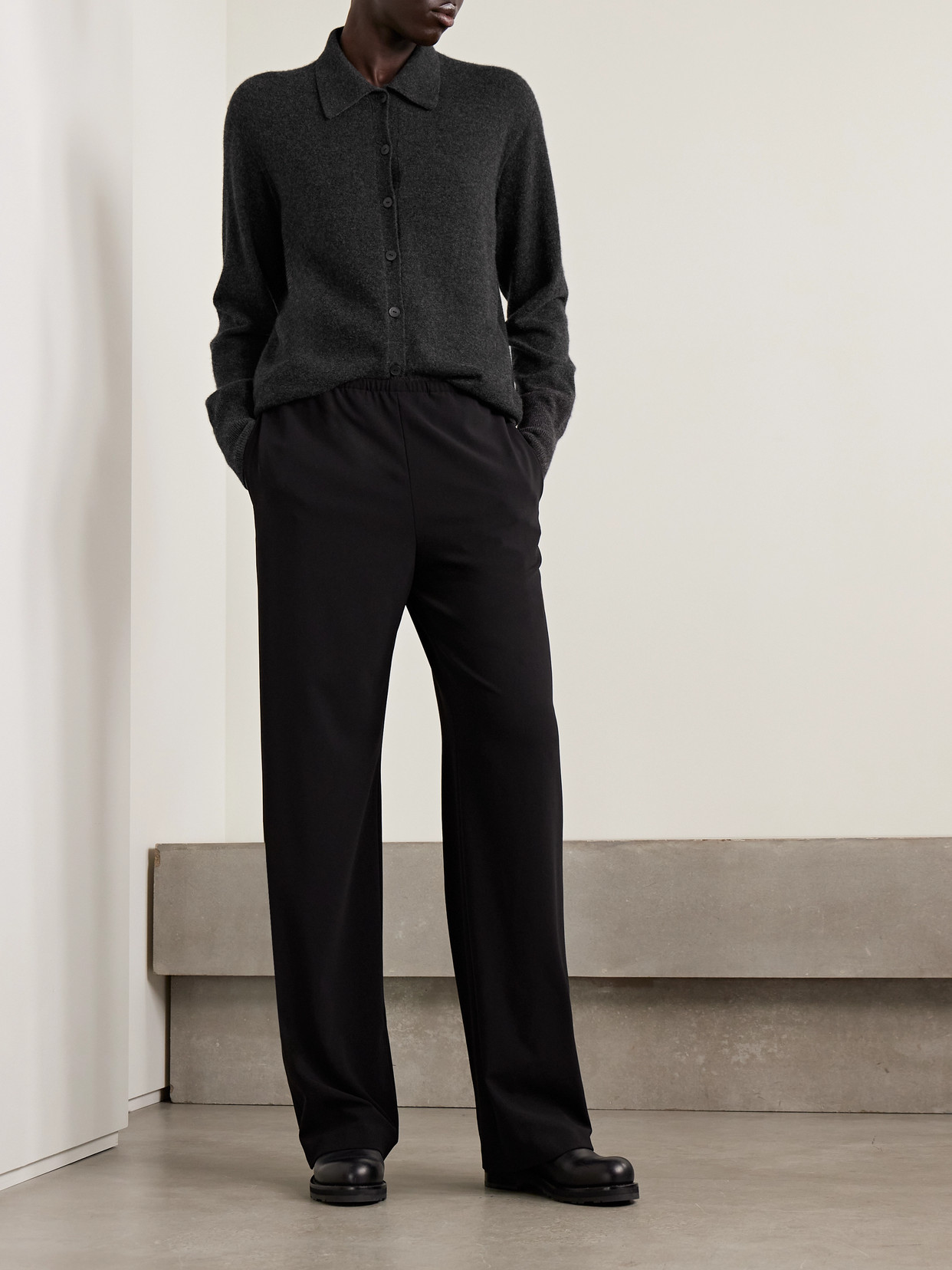 The Row Lillia Cashmere Cardigan In Black