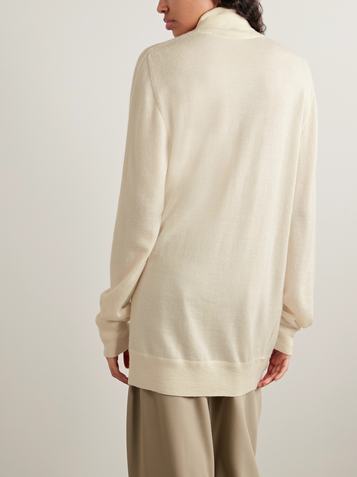 The Row Lizzy Oversized Cashmere Turtleneck Sweater In Neutral