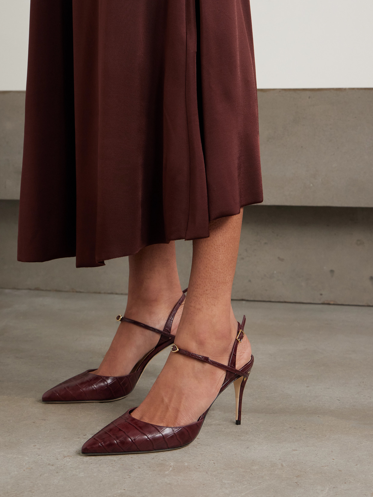 Jennifer Chamandi Vittorio 85 Croc-effect Leather Point-toe Slingback Pumps In Burgundy