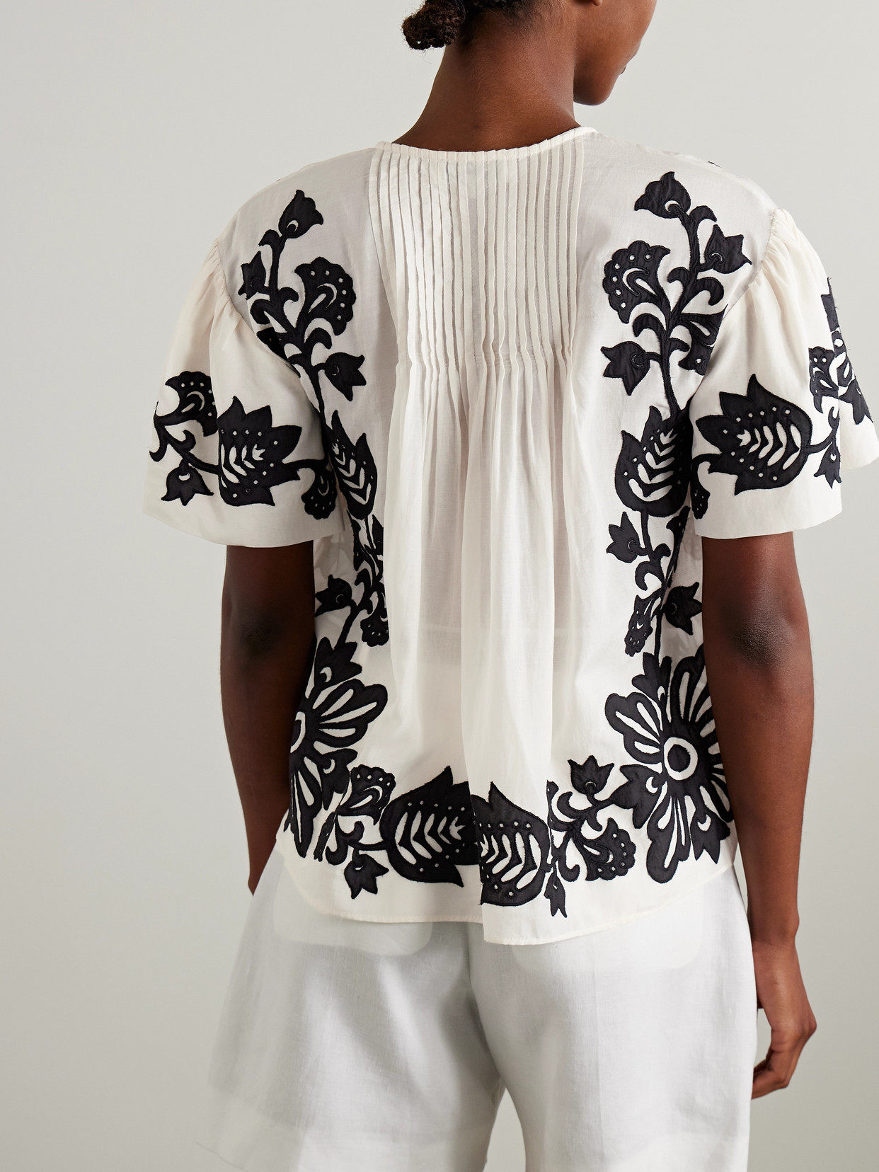 Sea Liliana Short-sleeve Appliqué Top In White