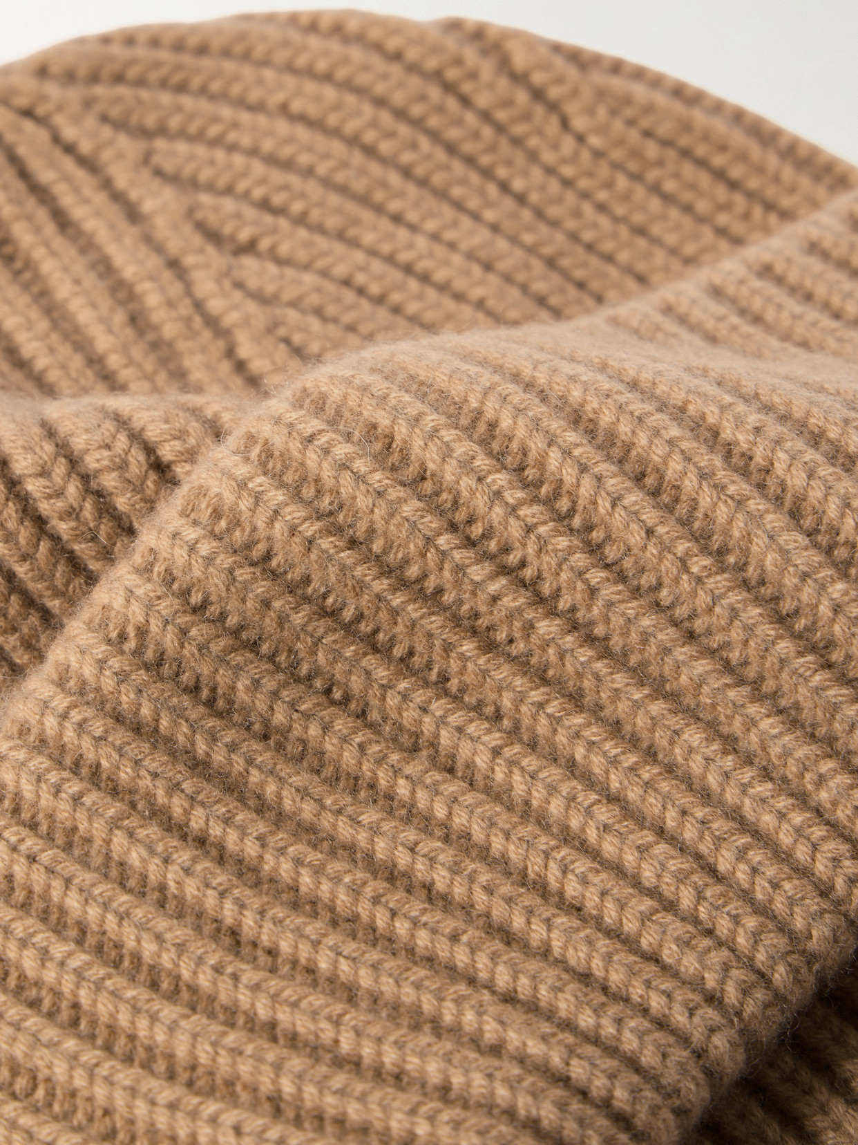 Yves Salomon Ribbed Cashmere Beanie In Neutral