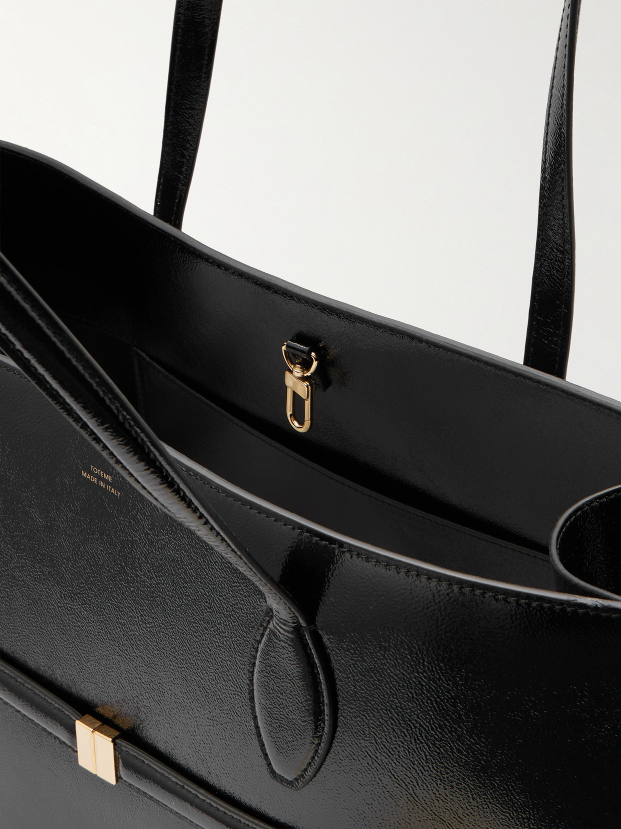 Totême Naplack Crinkled Patent-leather Tote In Black