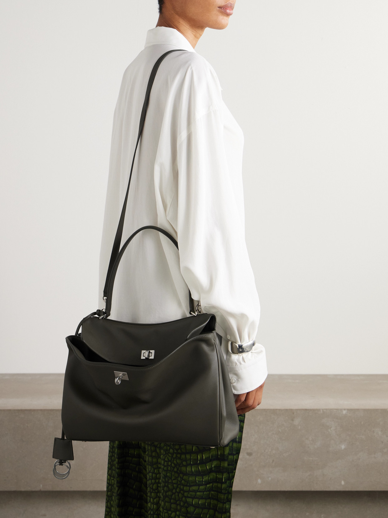 Balenciaga Rodeo Medium Leather Shoulder Bag In Green