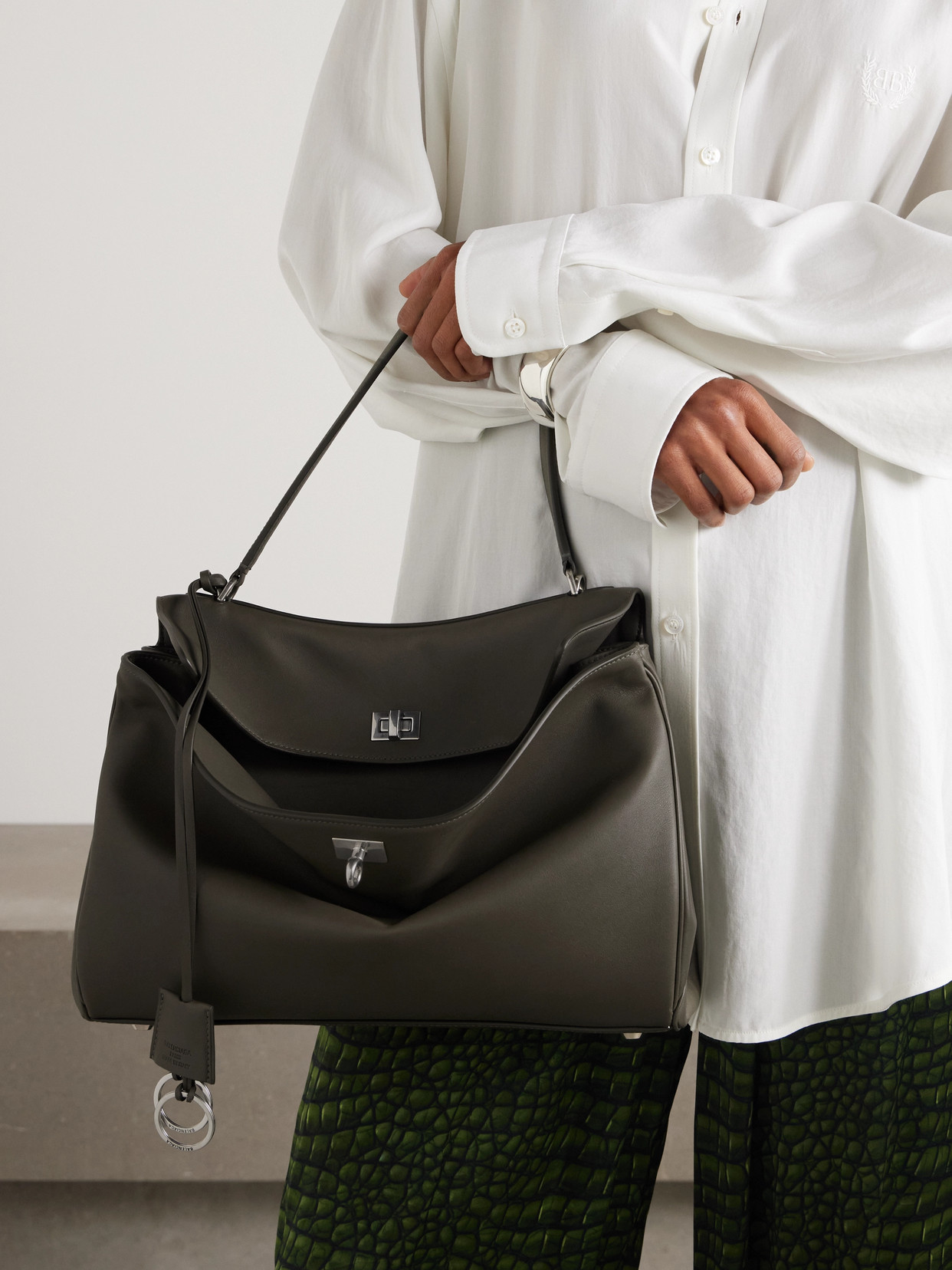 Balenciaga Rodeo Medium Leather Shoulder Bag In Green