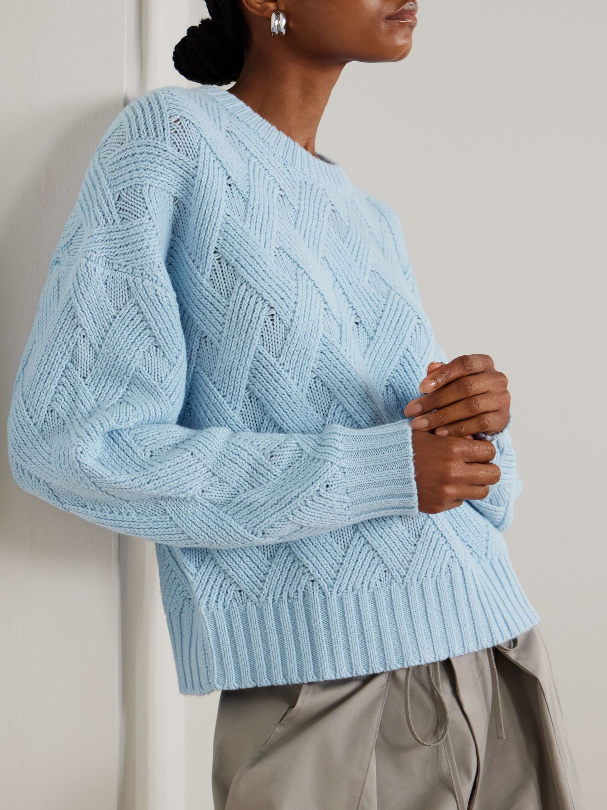 ALLUDE 