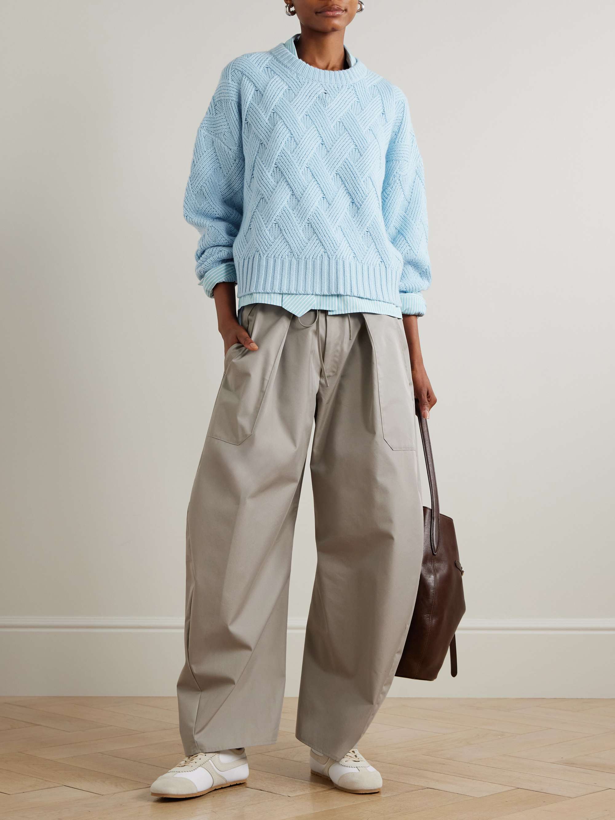 ALLUDE 