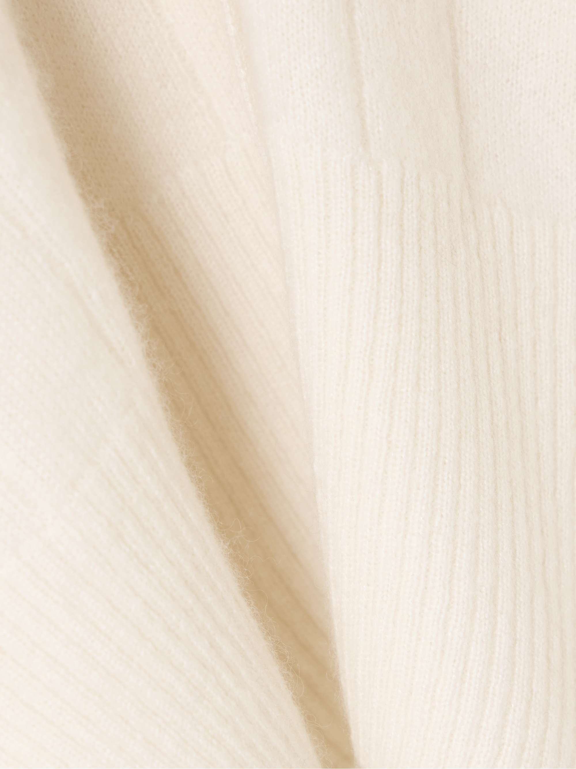 ALLUDE 