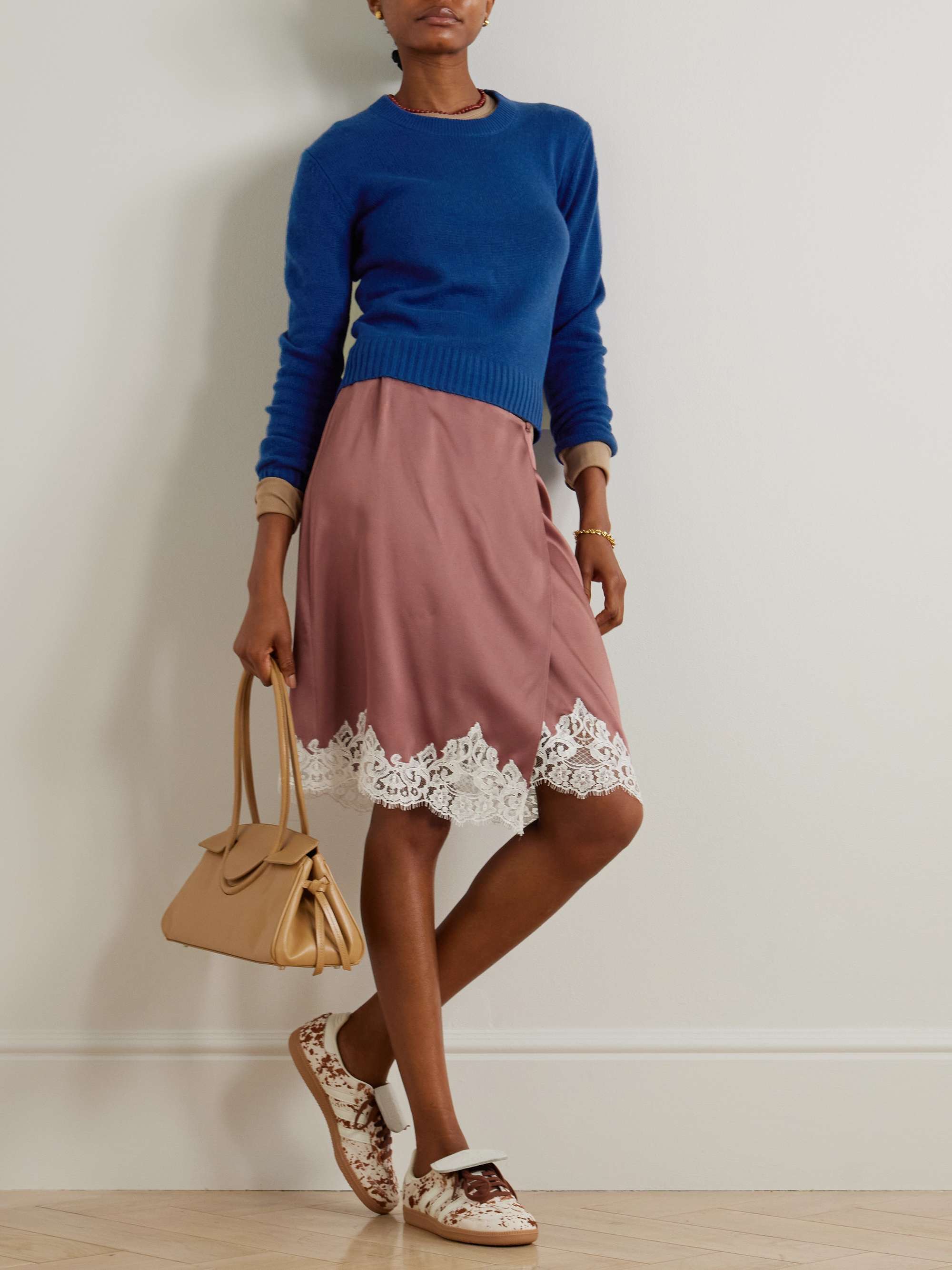 ALLUDE 