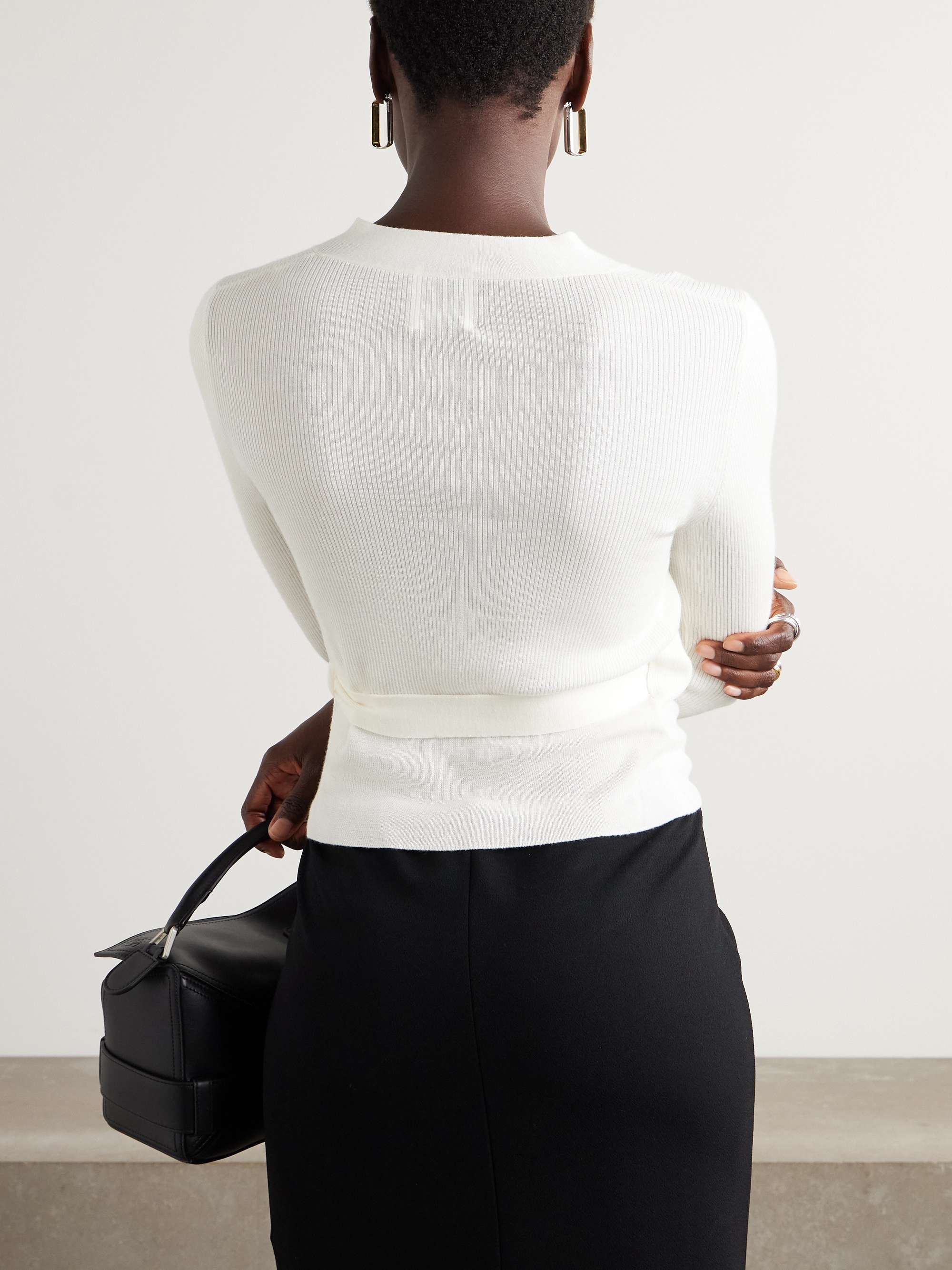ALLUDE 