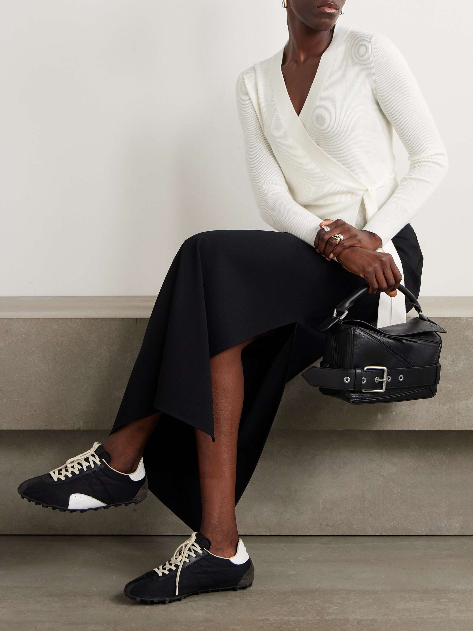 ALLUDE 