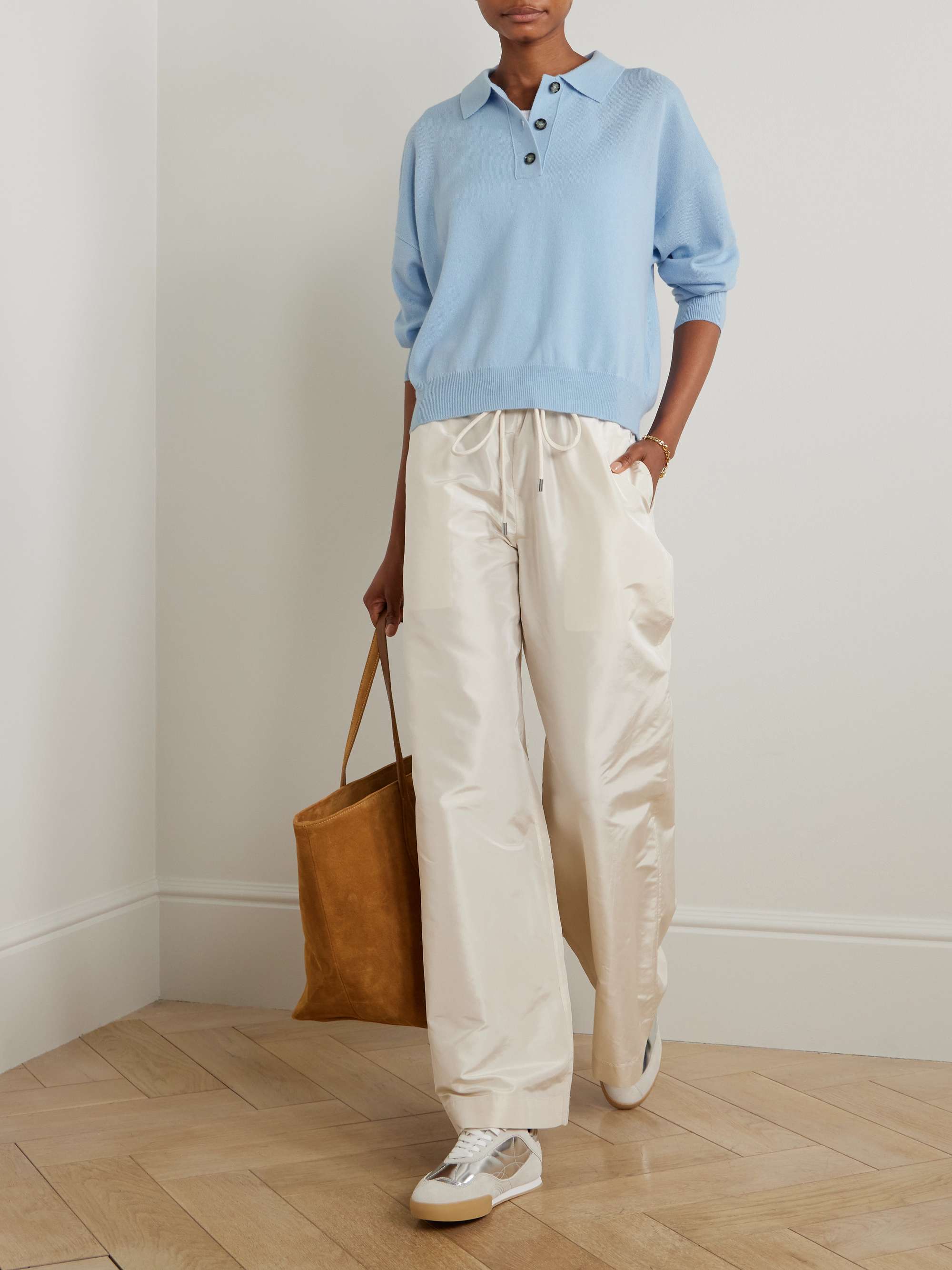 ALLUDE 
