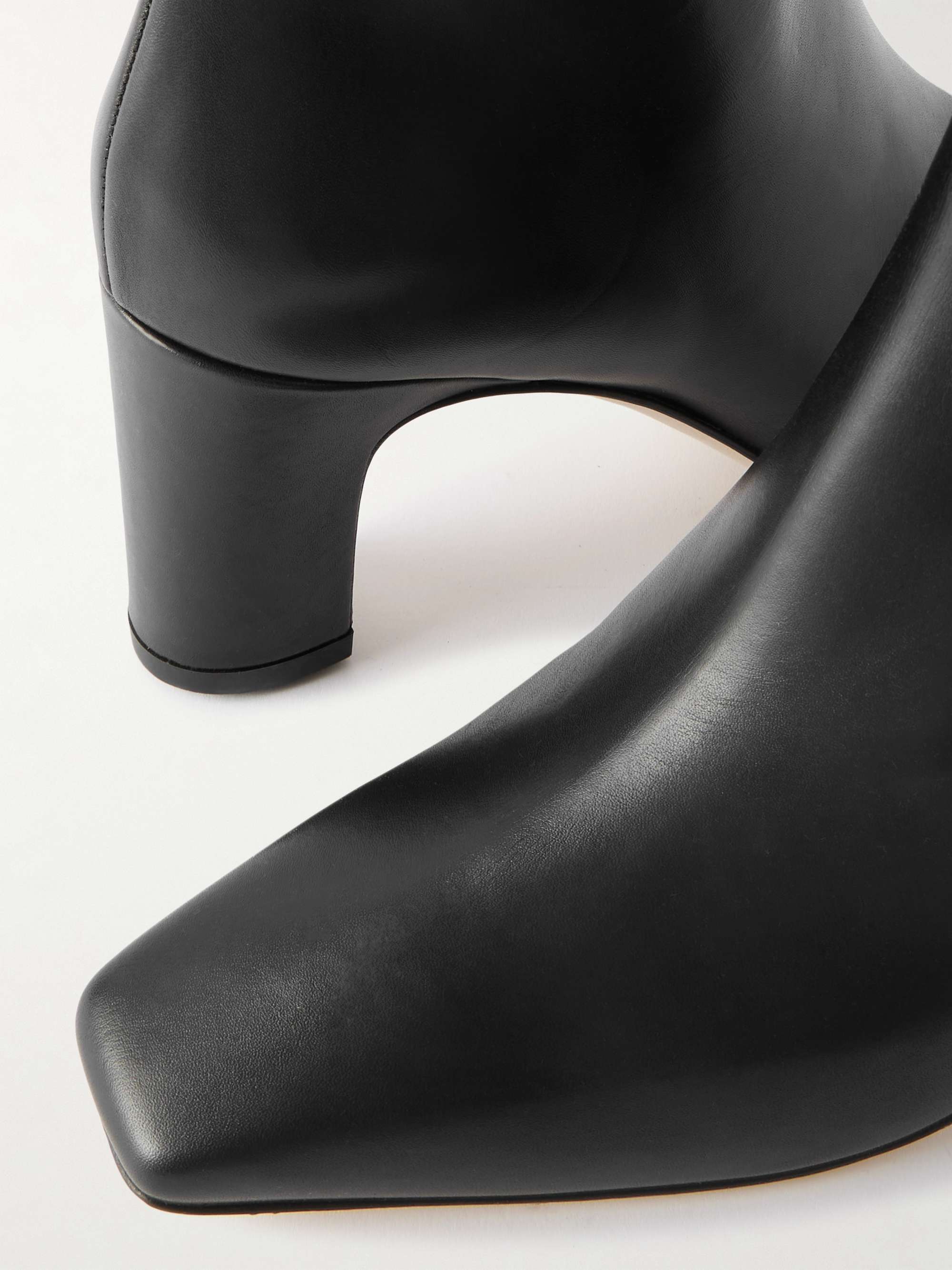 MANOLO BLAHNIK 