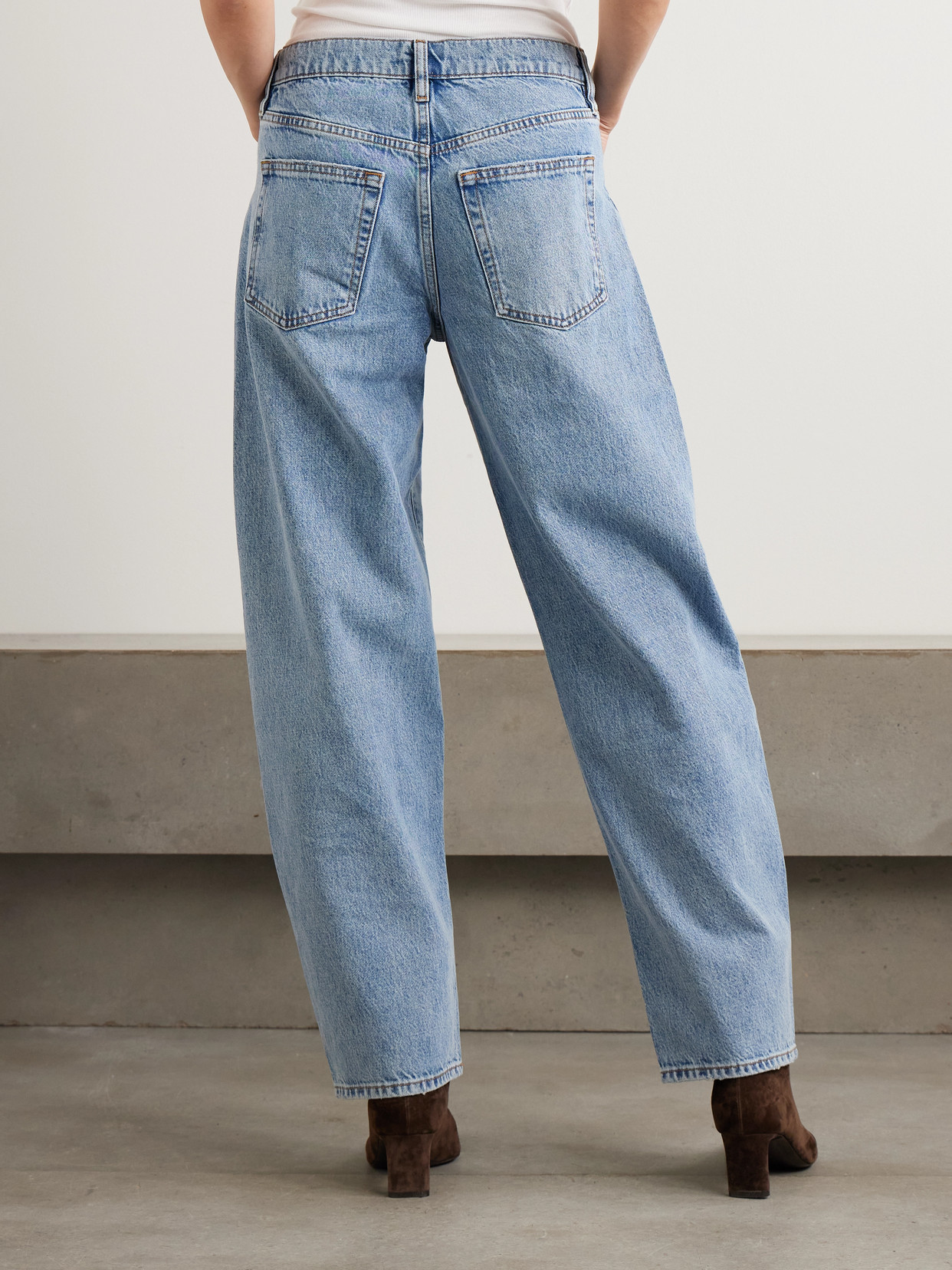 Frame Low Slung Mid-rise Barrel-leg Jeans In Blue