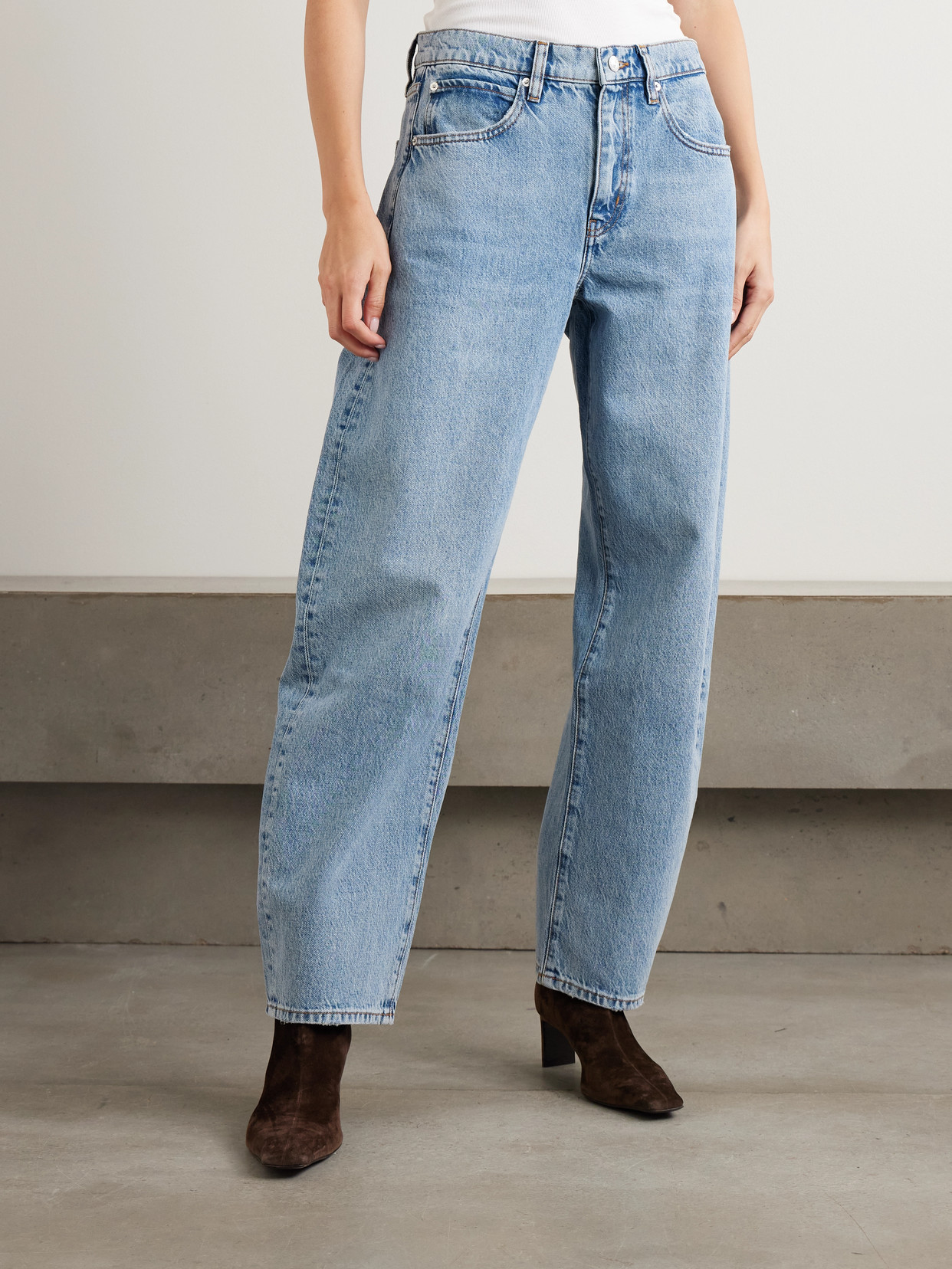 Frame Low Slung Mid-rise Barrel-leg Jeans In Blue