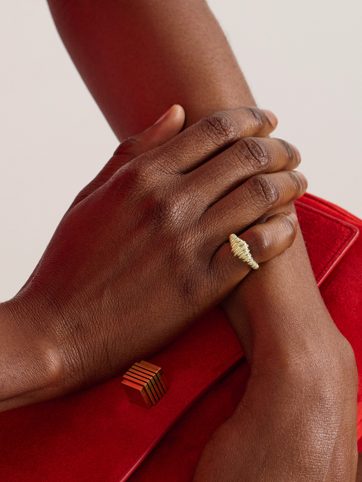 Yvonne Léon Nano Chevalière Berlingot 9-karat Gold Diamond Ring In Gold