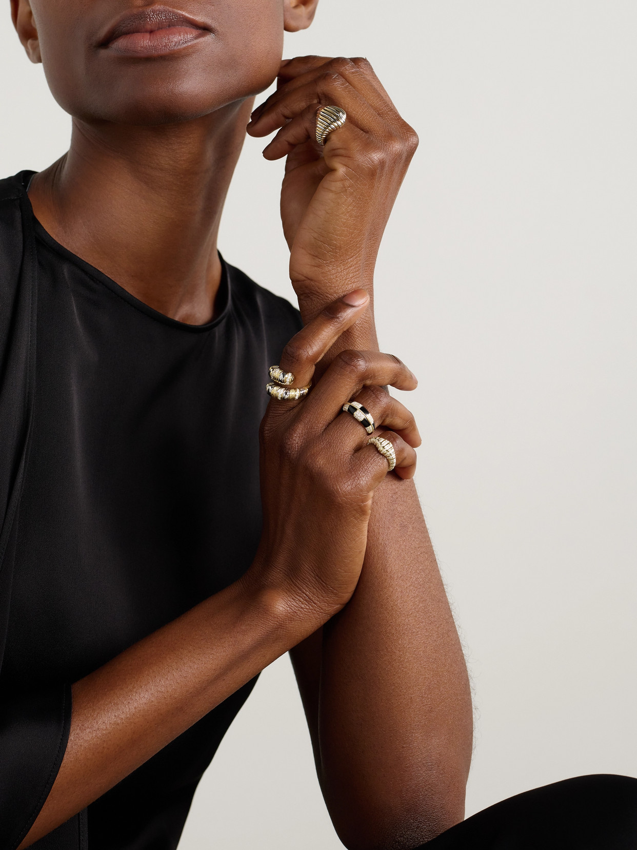 Yvonne Léon Alliance 9-karat Gold, Onyx And Diamond Ring In Gold