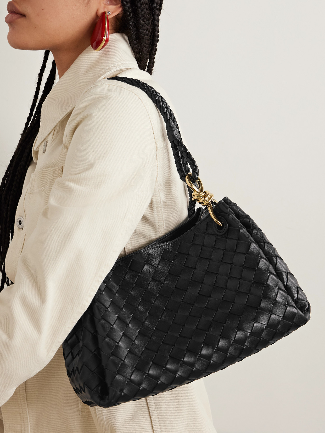 Bottega Veneta Parachute Medium Intrecciato Leather Shoulder Bag In Black