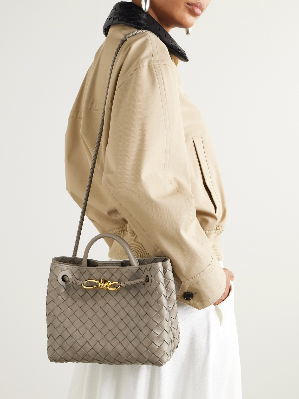 Bottega Veneta Andiamo Small Intrecciato Leather Tote In Gray