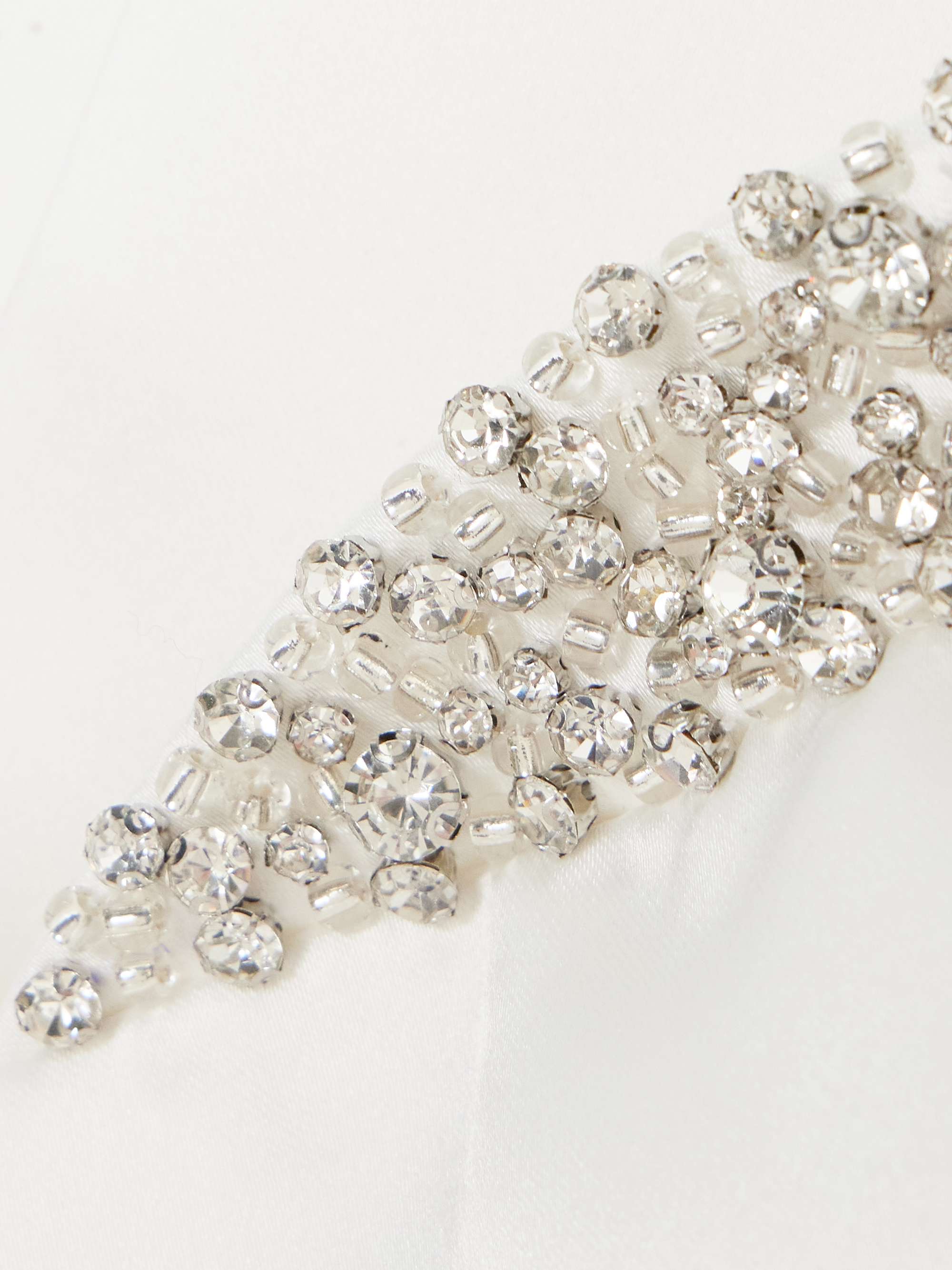 THE NEW ARRIVALS ILKYAZ OZEL 