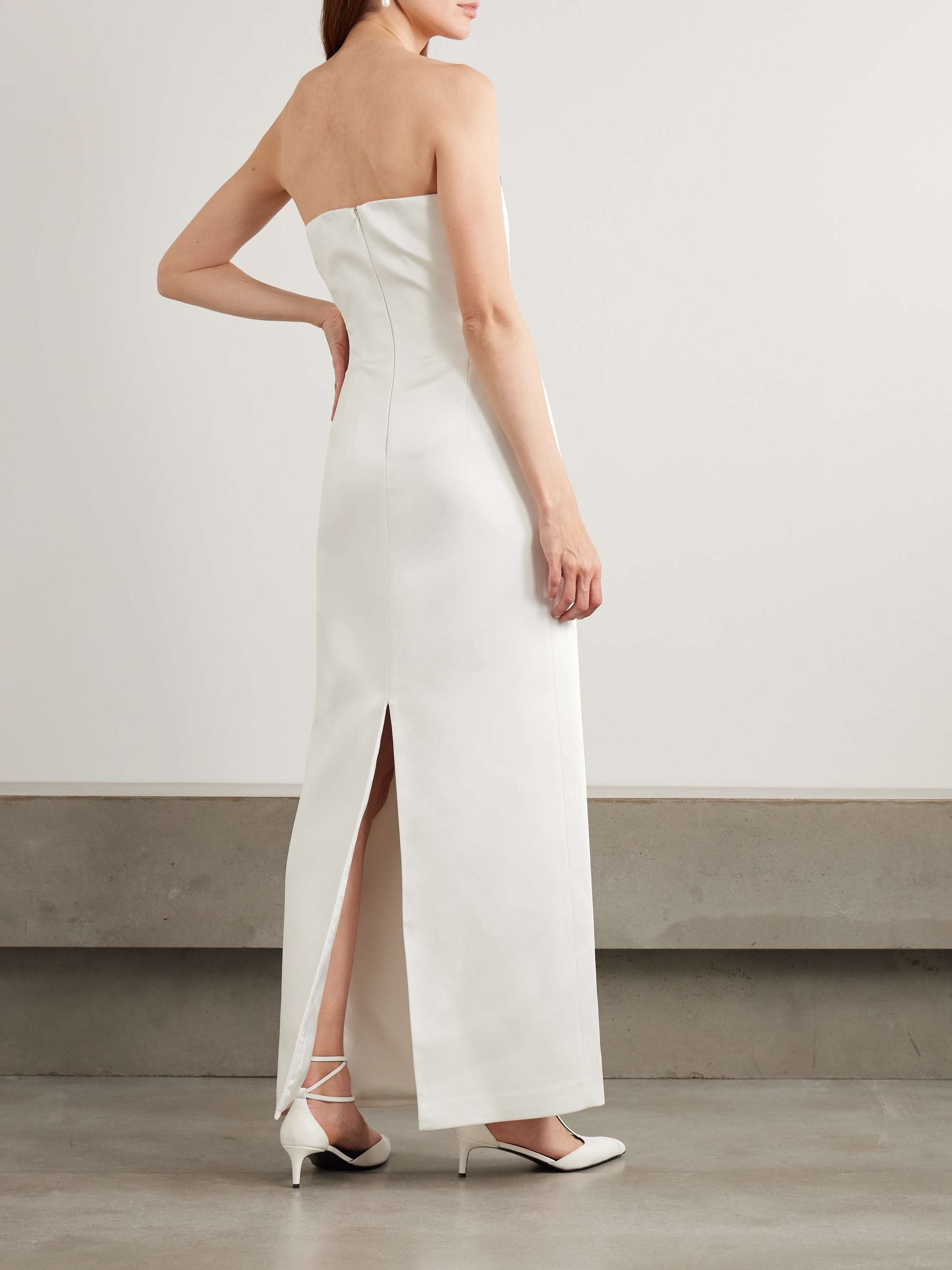 THE NEW ARRIVALS ILKYAZ OZEL 