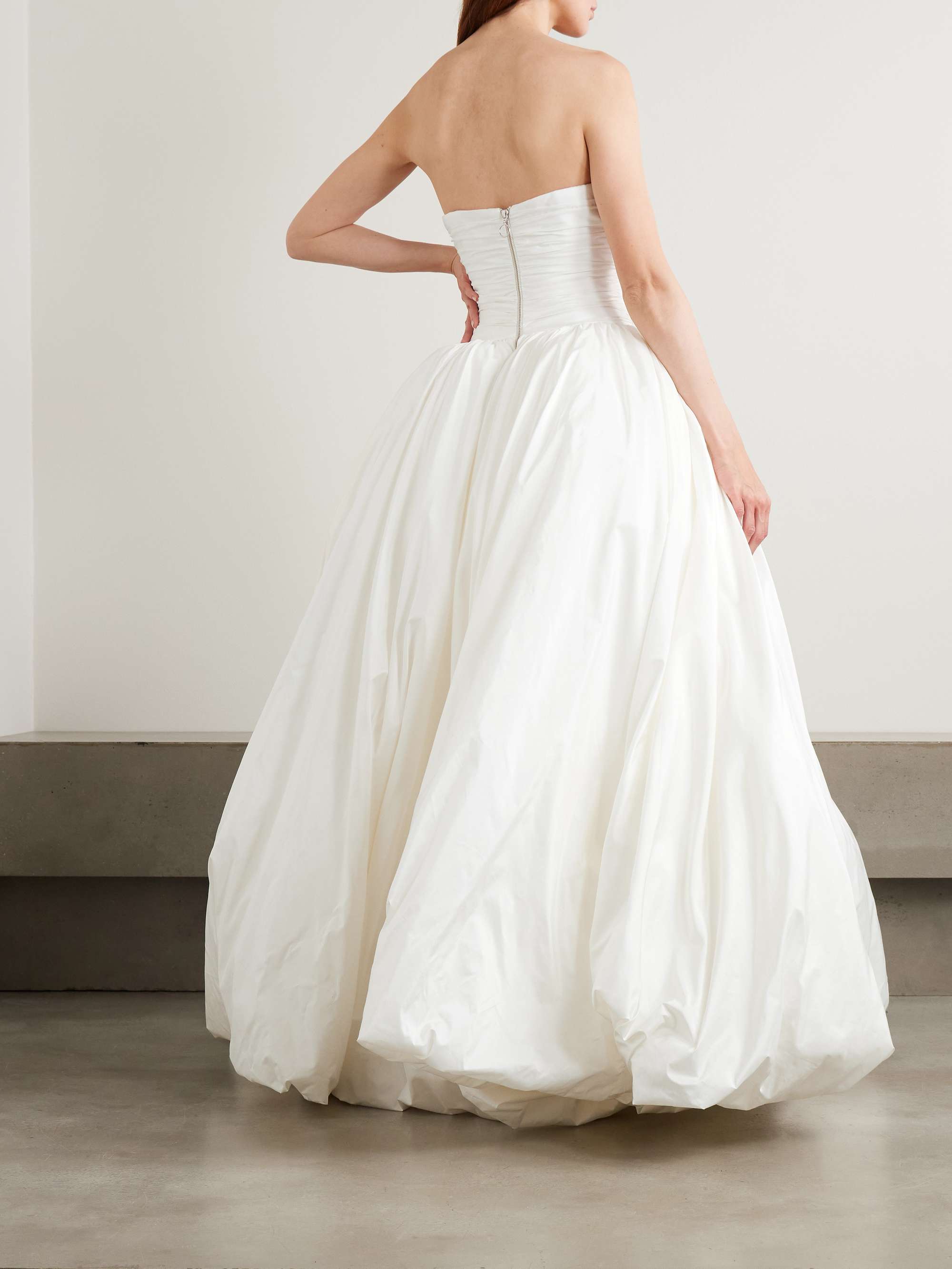 THE NEW ARRIVALS ILKYAZ OZEL 