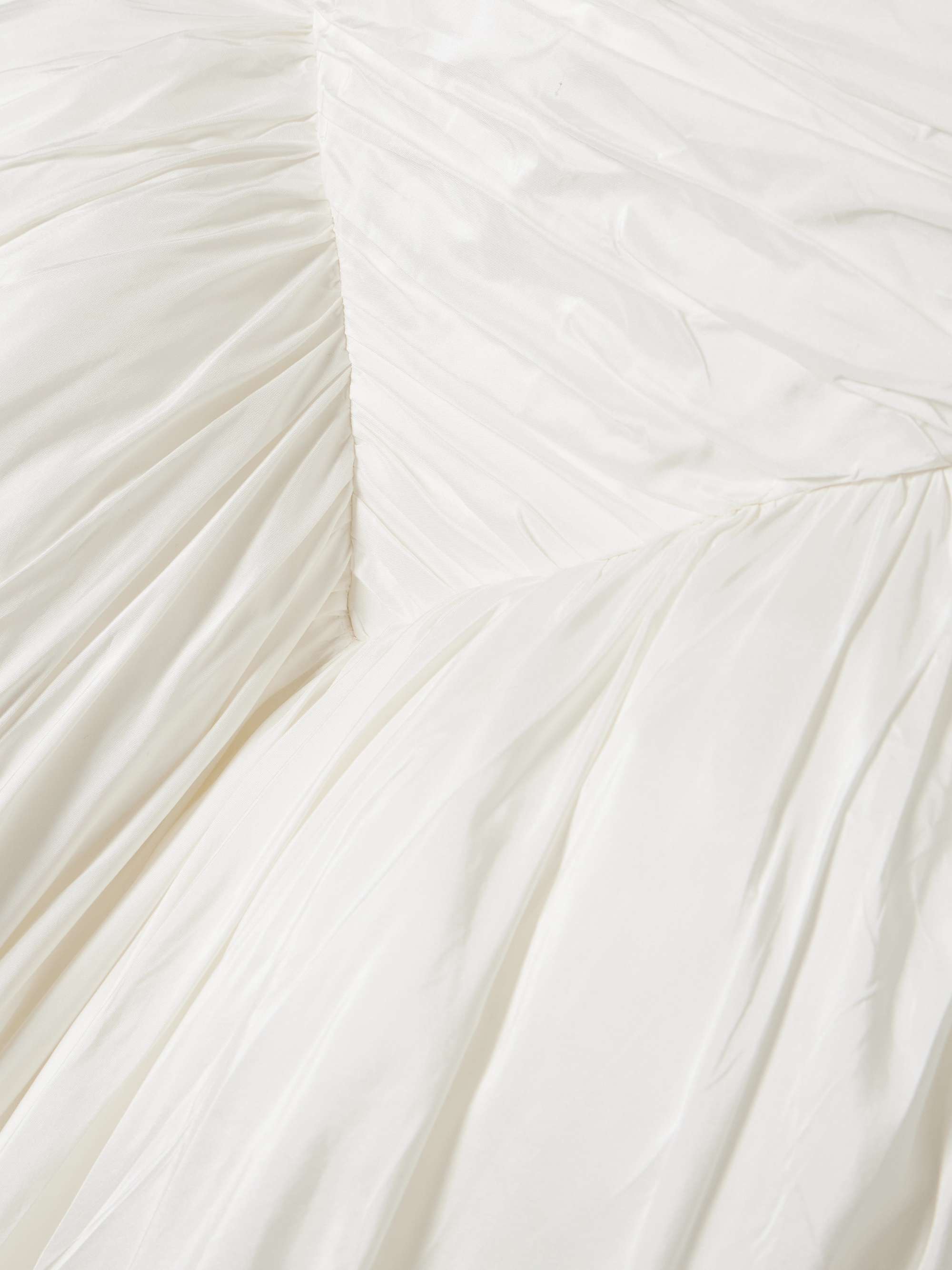 THE NEW ARRIVALS ILKYAZ OZEL 