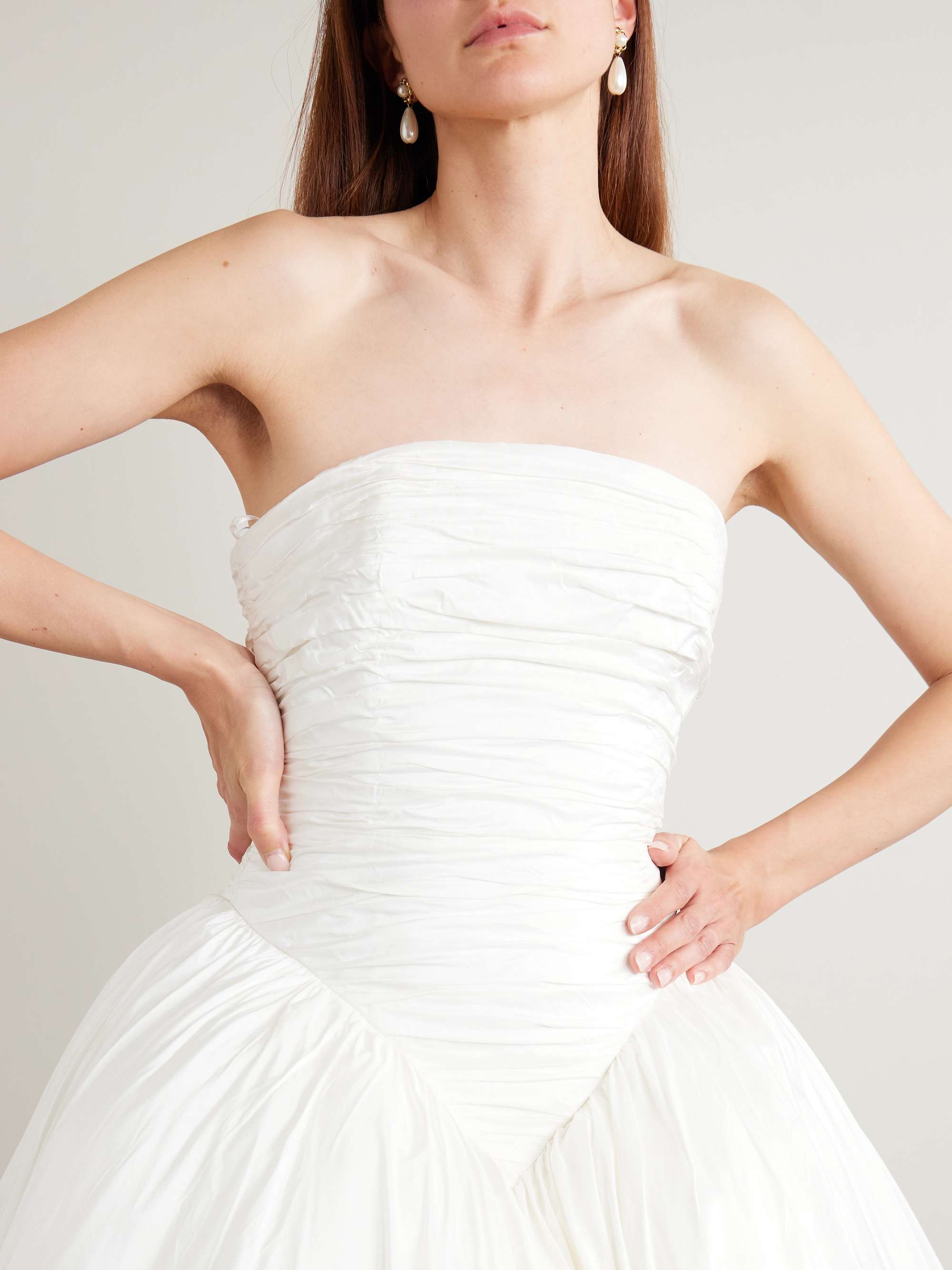 THE NEW ARRIVALS ILKYAZ OZEL 