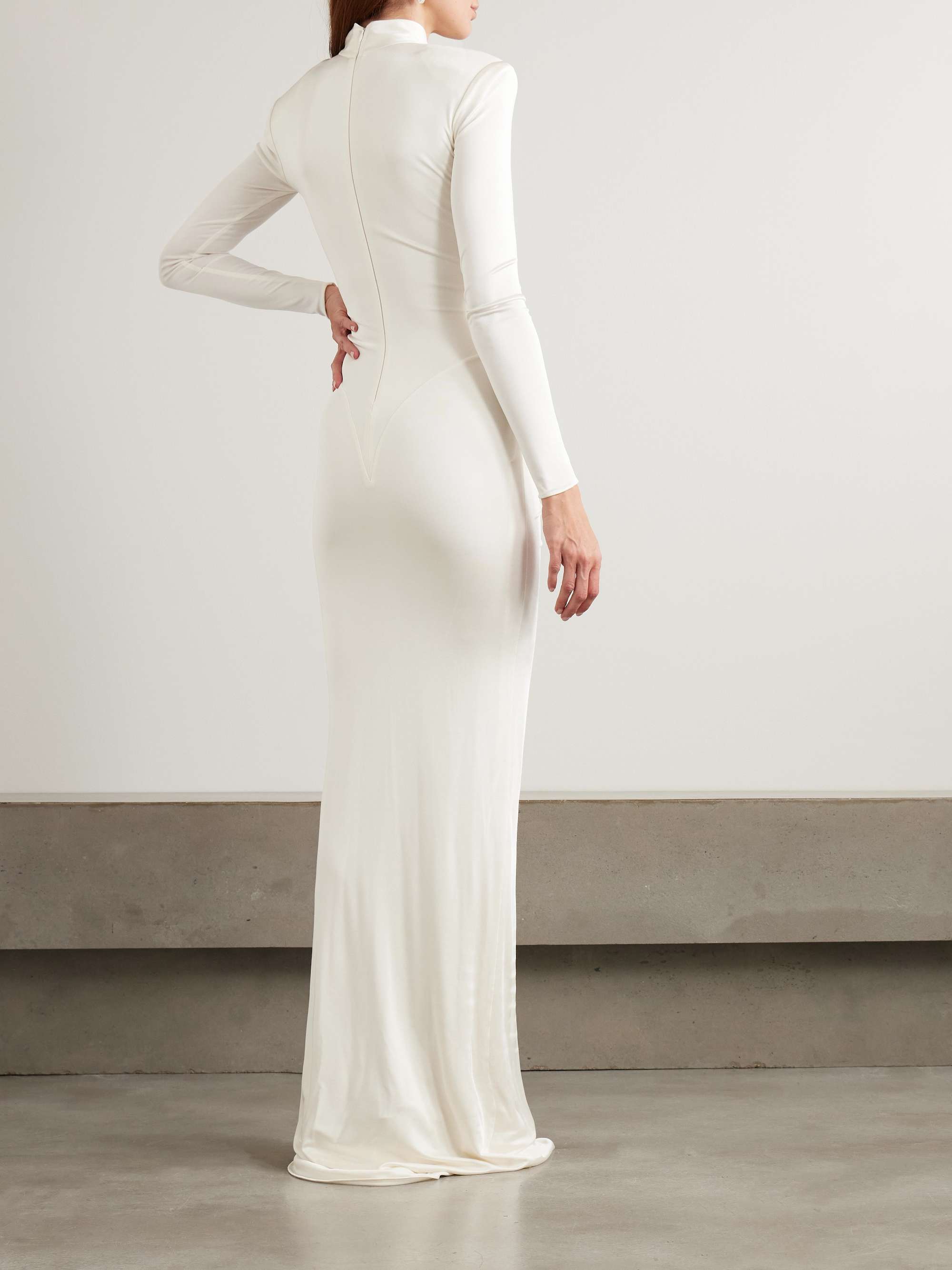 THE NEW ARRIVALS ILKYAZ OZEL 