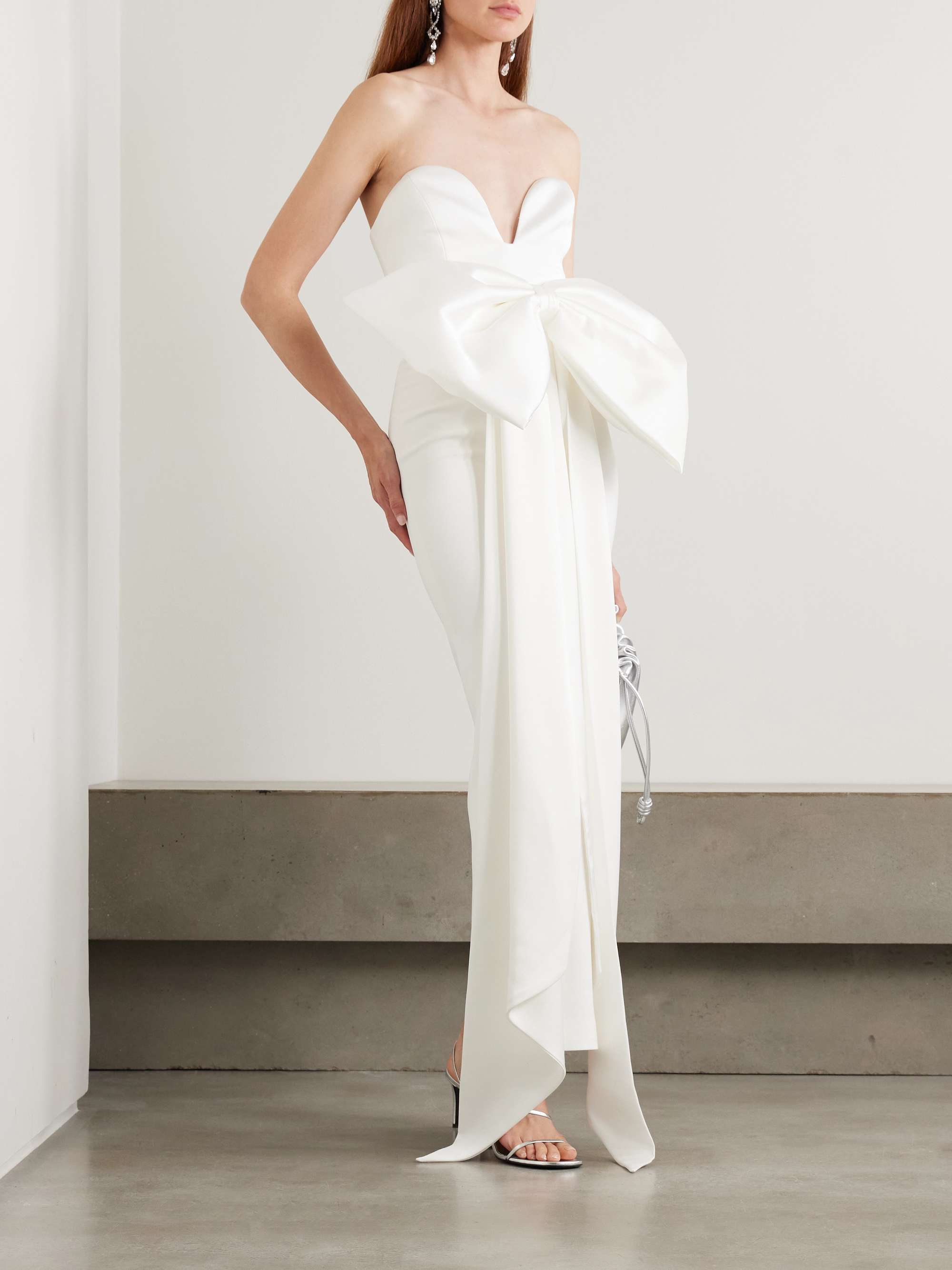 THE NEW ARRIVALS ILKYAZ OZEL 