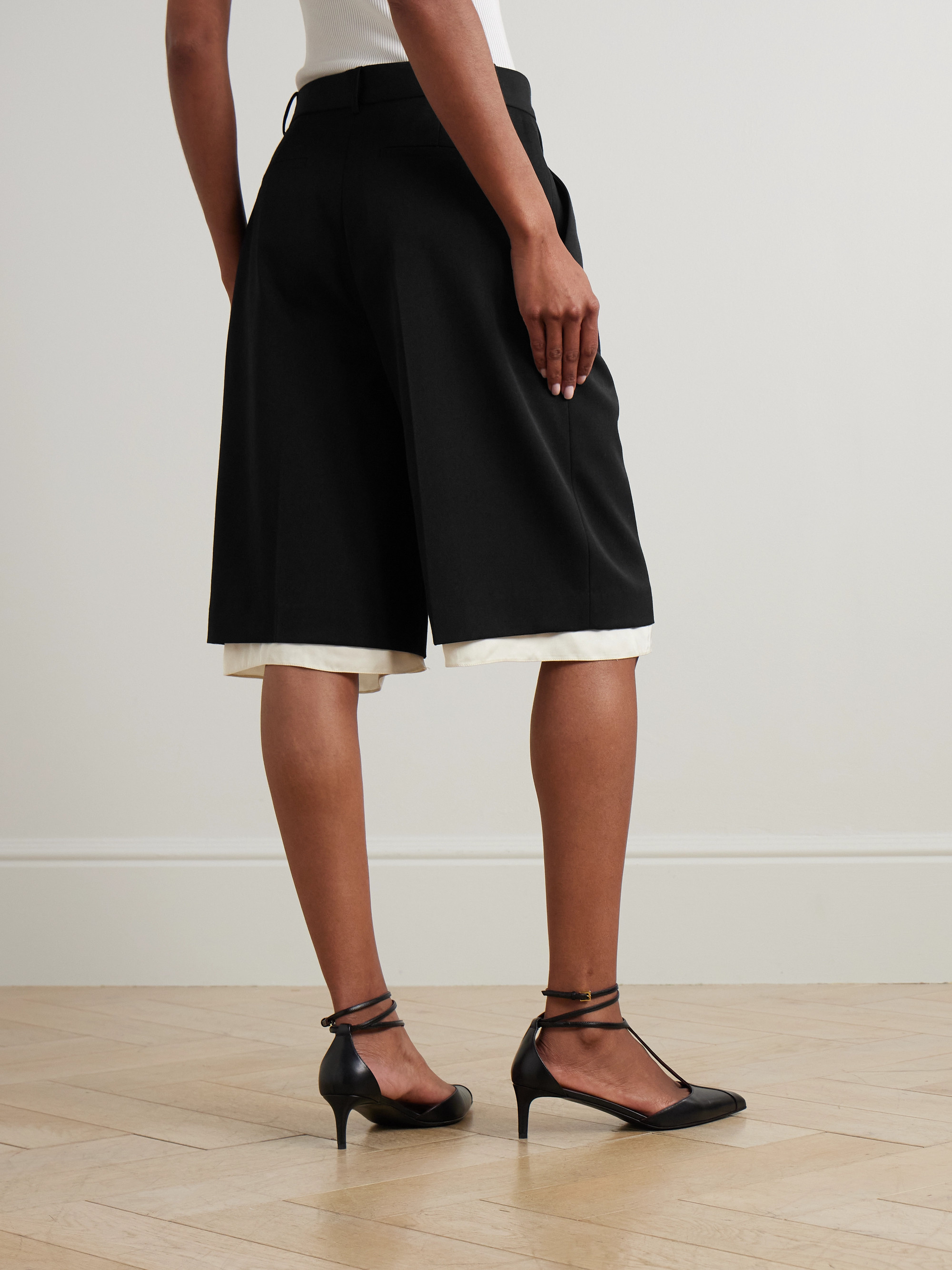 新品同様　bow.a SATIN SHORT PANTS ボウエー Róhe - Satin-trimmed pleated woven shorts | Plush