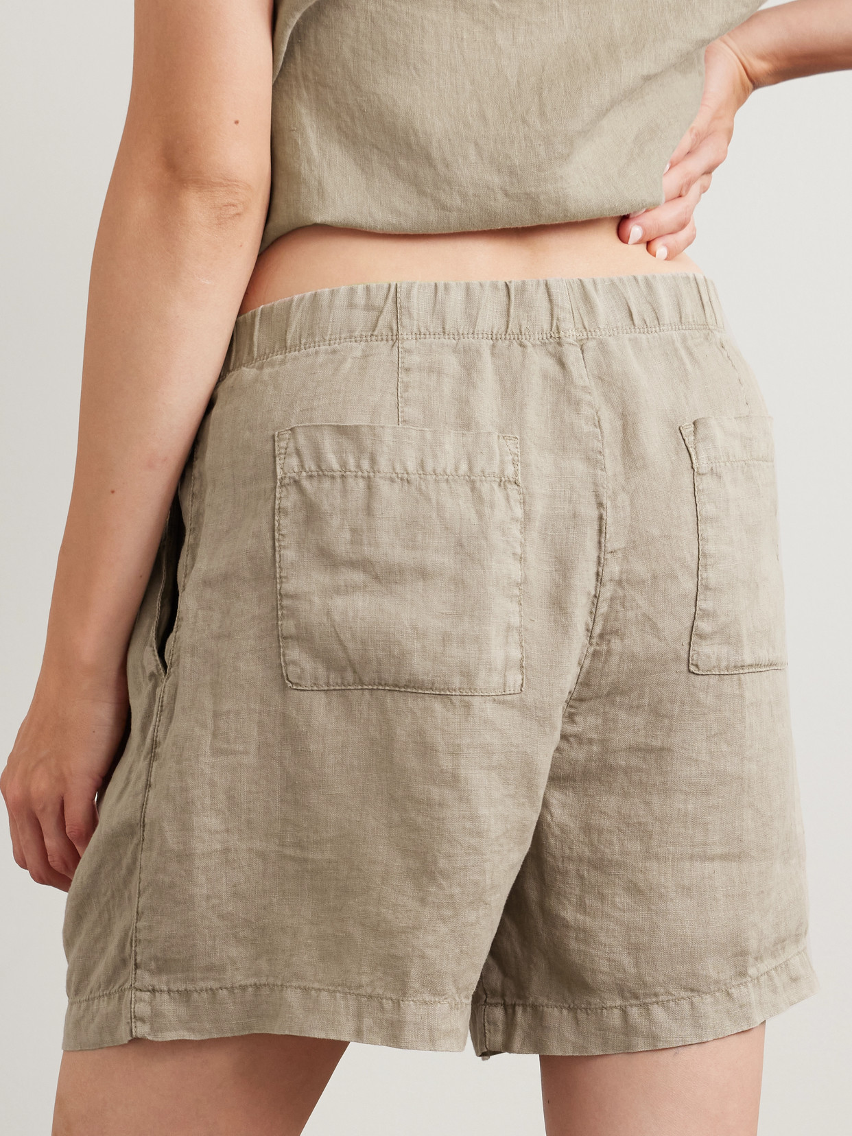 James Perse Pleated Linen Shorts