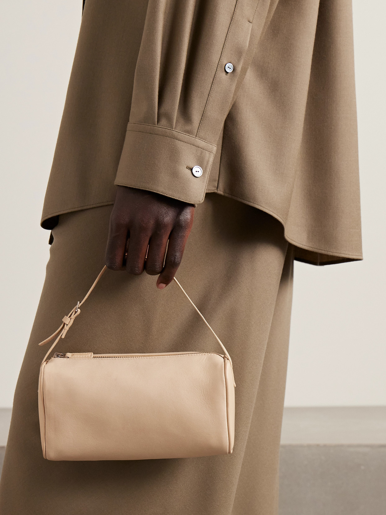 The Row '90s Leather Tote In Neutral