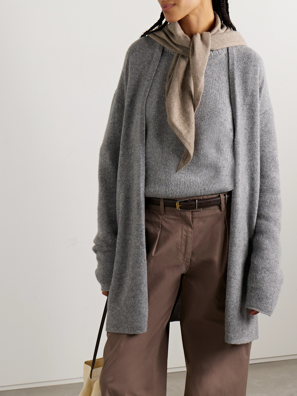 The Row Leomine Cashmere Scarf In Brown