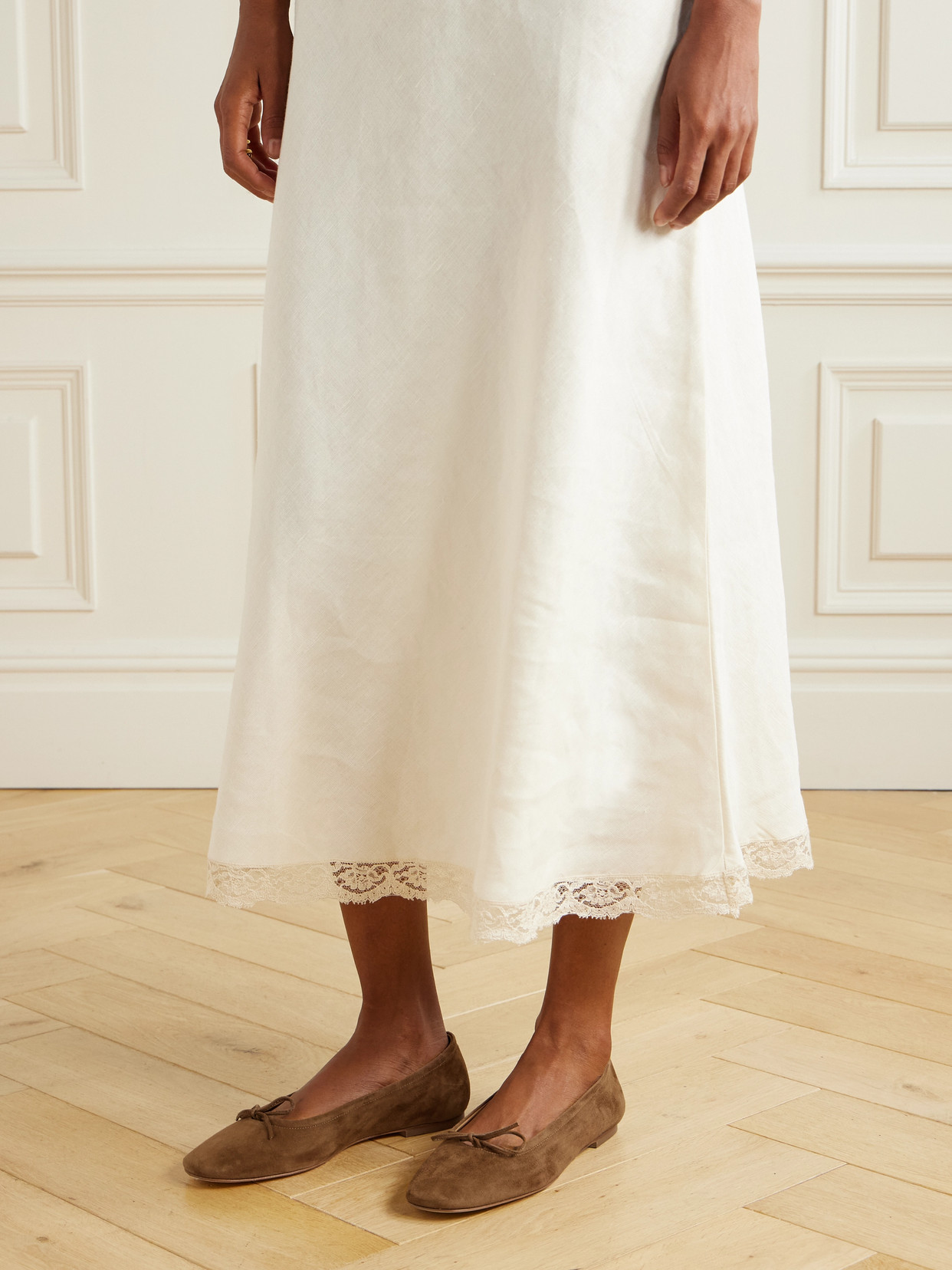 Aeyde Bow Detail Suede Finish Flat Sole Ballerinas In Brown