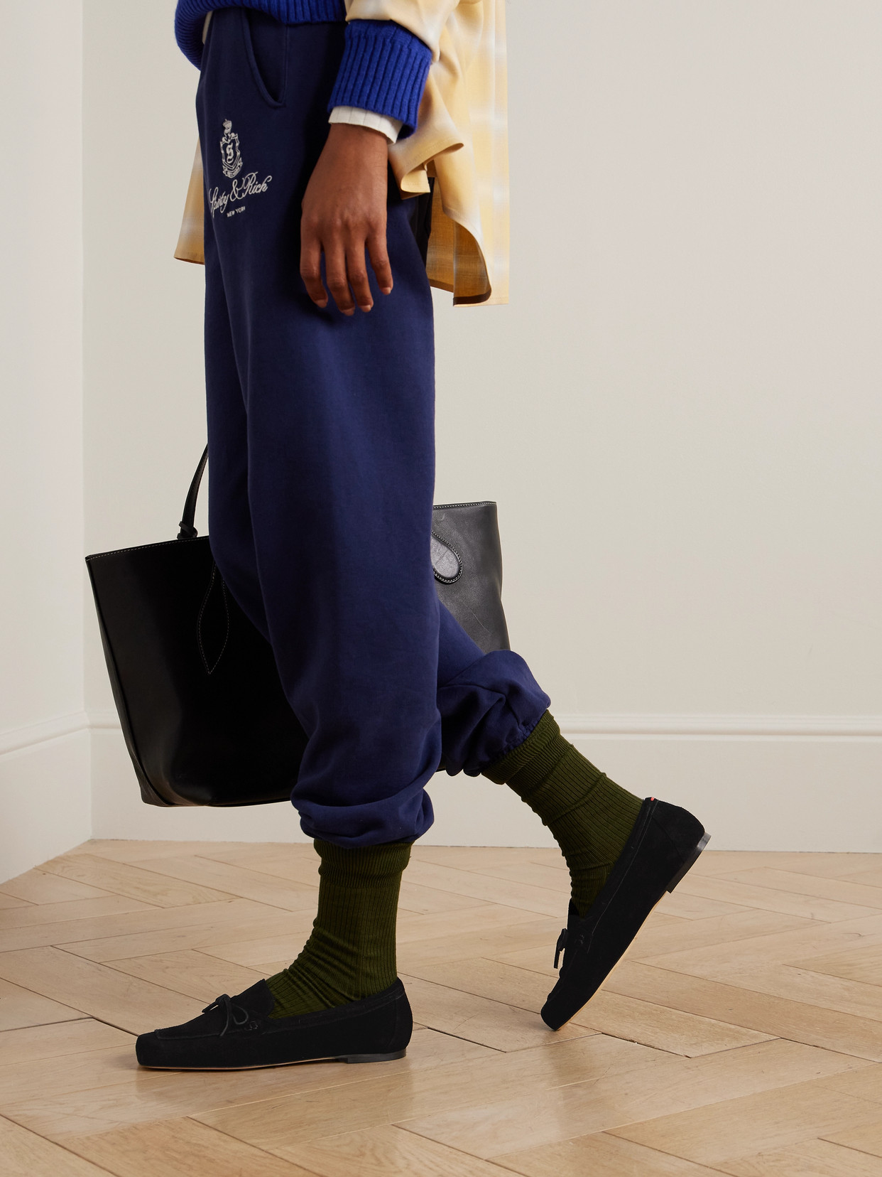 Aeyde Jasper Calf Suede Boat Loafers In Black