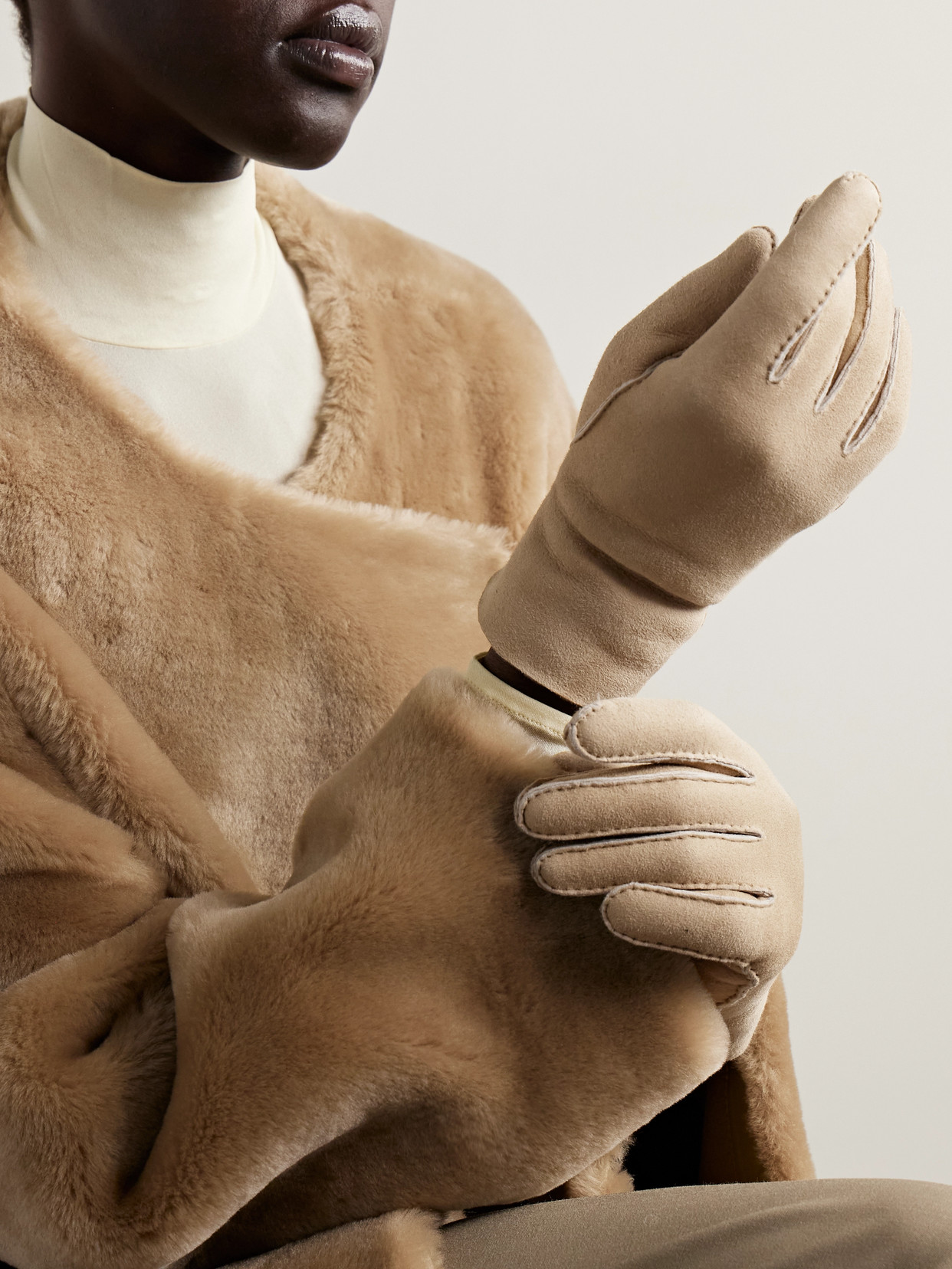 Agnelle Denise Shearling Gloves In Brown