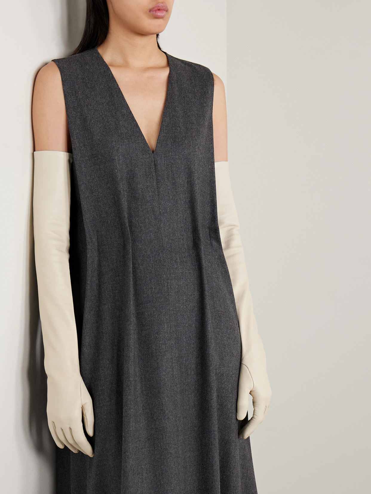 Khaite Remo Long Leather Gloves In Neutral