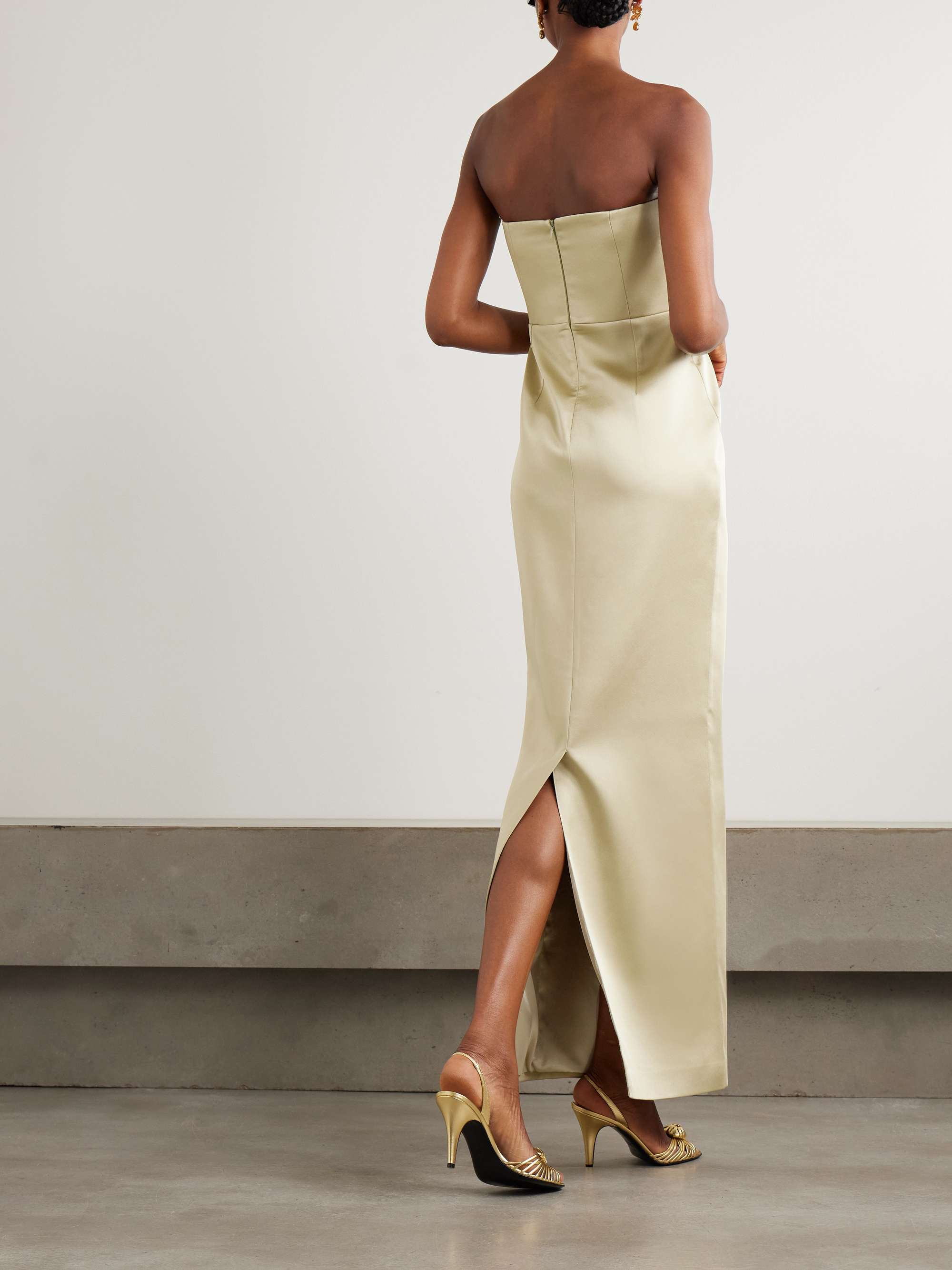 THE NEW ARRIVALS ILKYAZ OZEL 