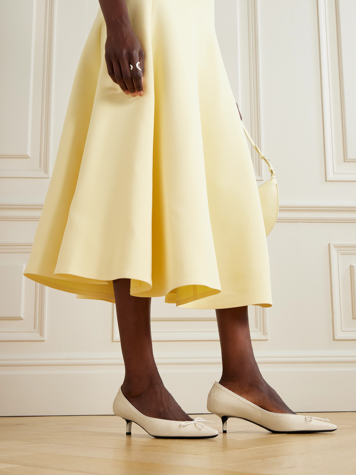 Jacquemus Tourni Bow-detailed Snake-effect Leather Pumps In White