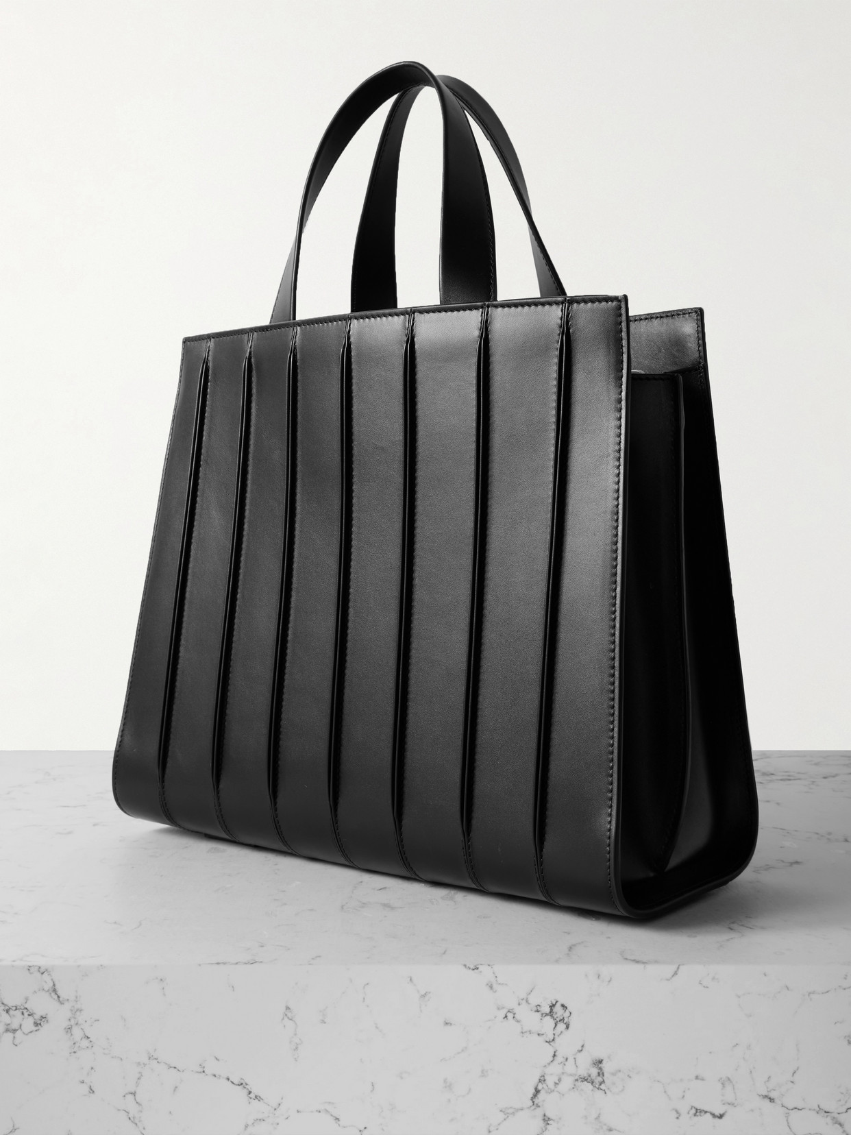 Max Mara Whitney Bag 7 Large Pleated Leather Tote Bag In Black