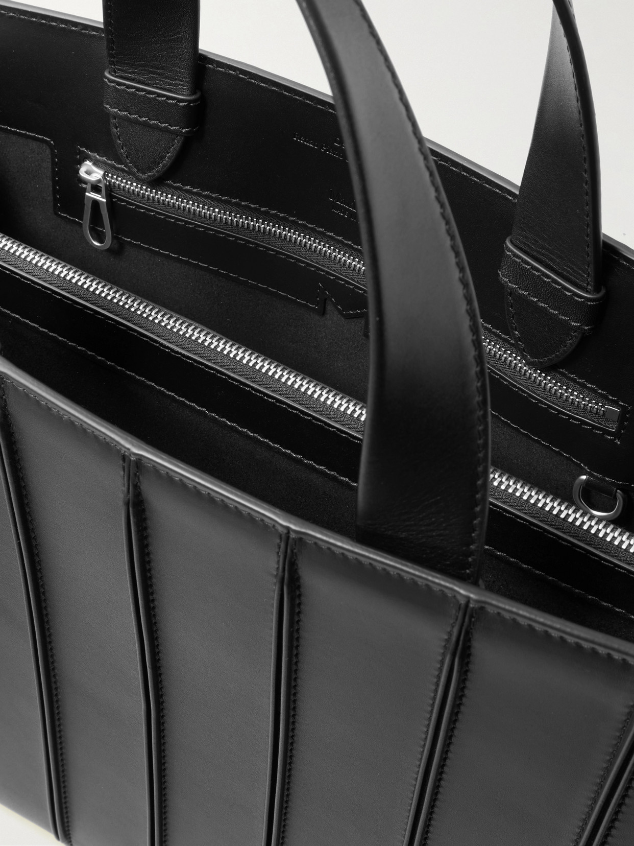 Max Mara Whitney Bag 7 Large Pleated Leather Tote Bag In Black