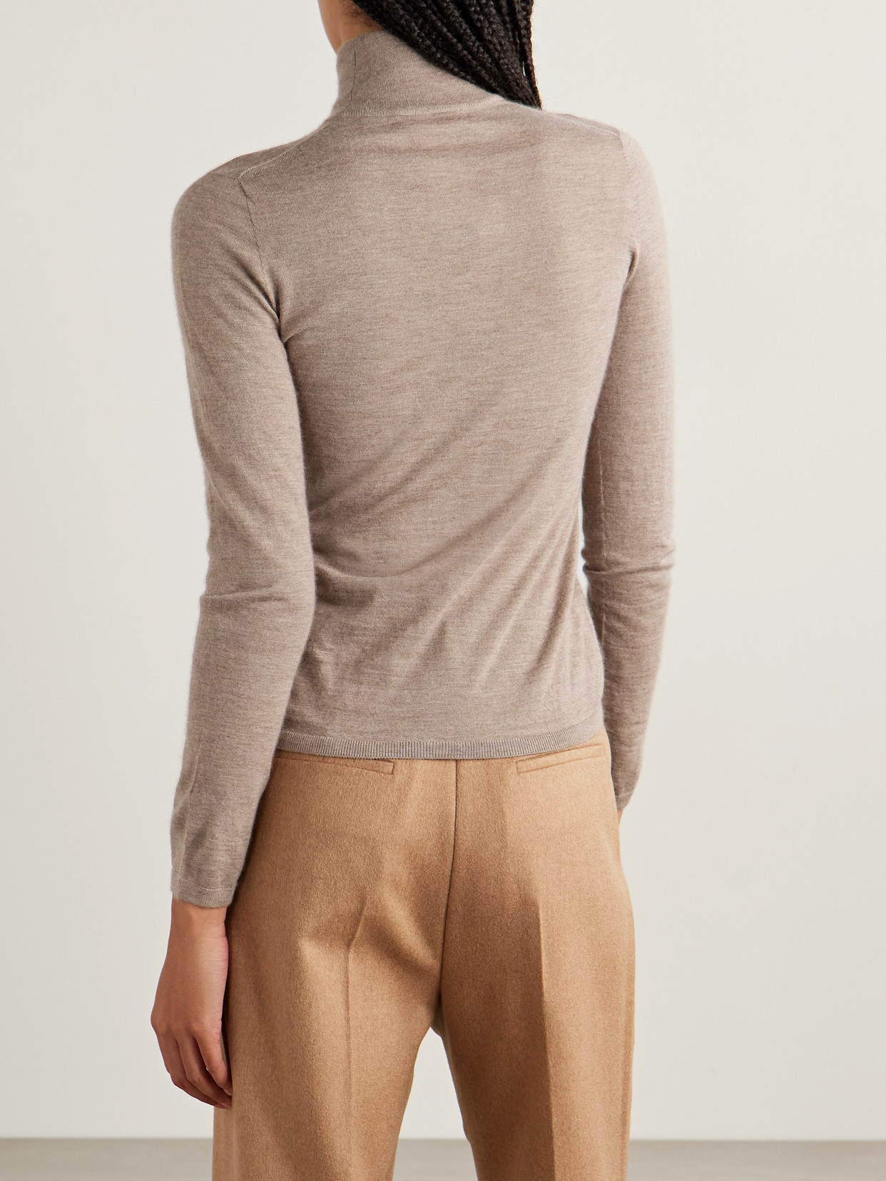 Max Mara Veloce Lightweight Cashmere Turtleneck In Neutral