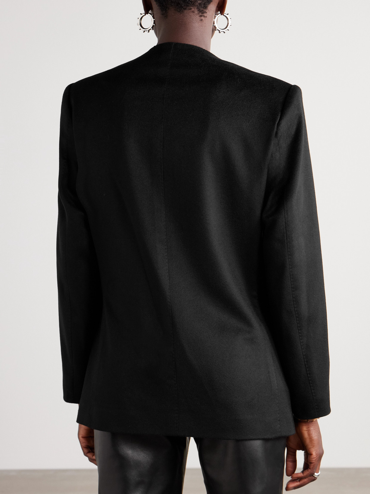 Giuliva Heritage Lara Cashmere Blazer In Black