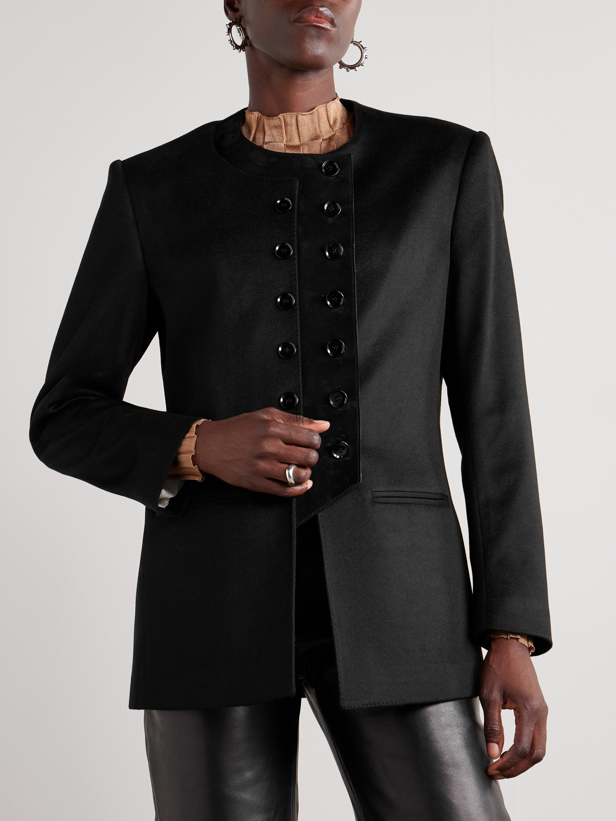 Giuliva Heritage Lara Cashmere Blazer In Black