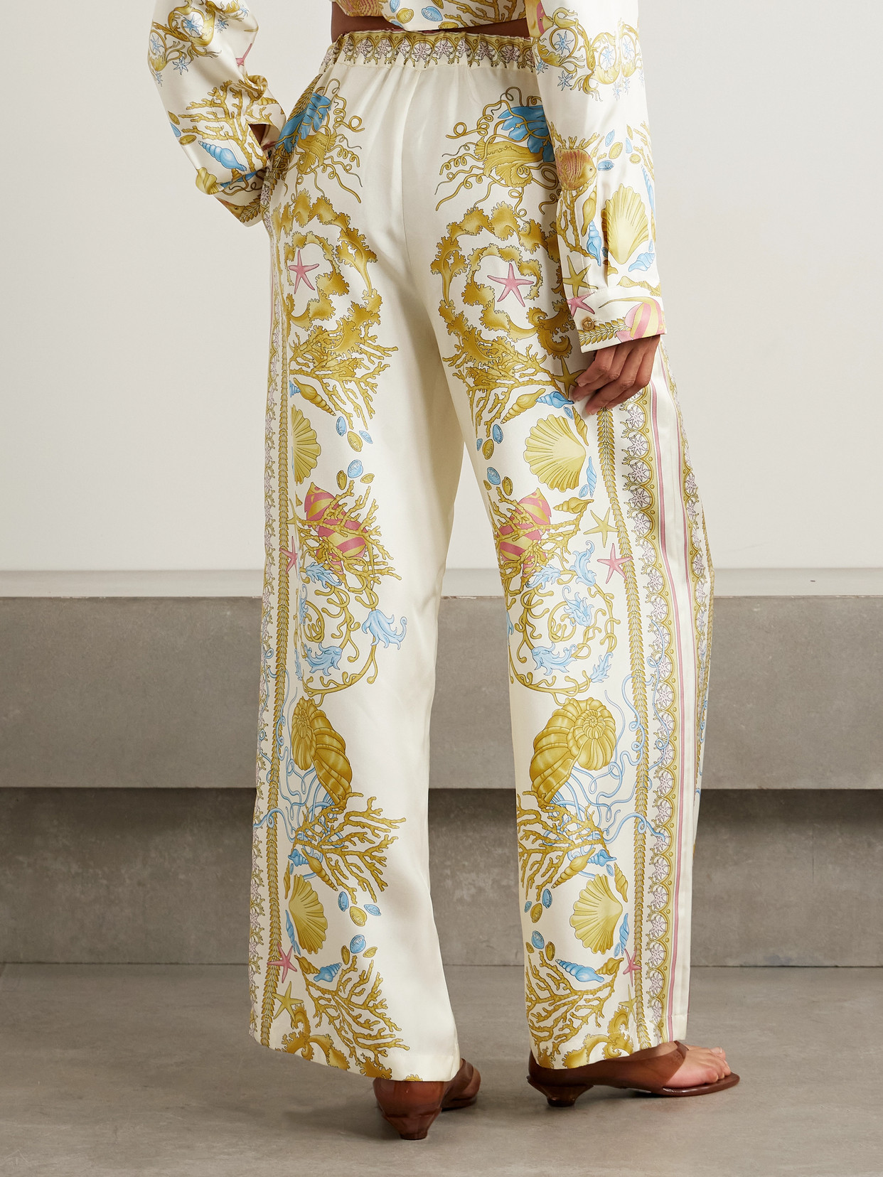 Versace Underwater Barocco Foulard Silk Twill Wide-leg Pull-on Pants In Gold